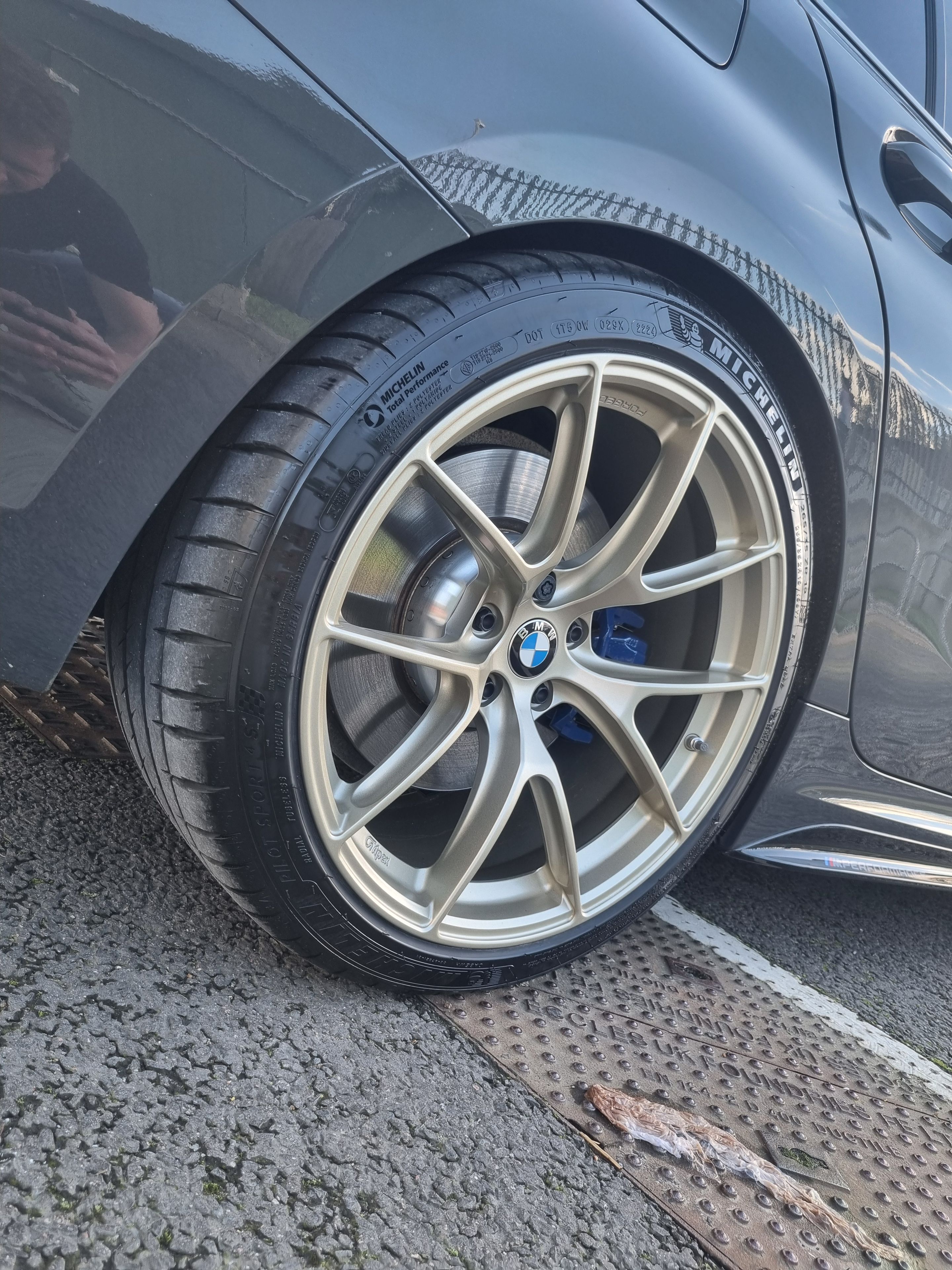 Black BMW G21 Wagon 3 Series with 19" VS-5RS Apex wheels in Motorsport Gold