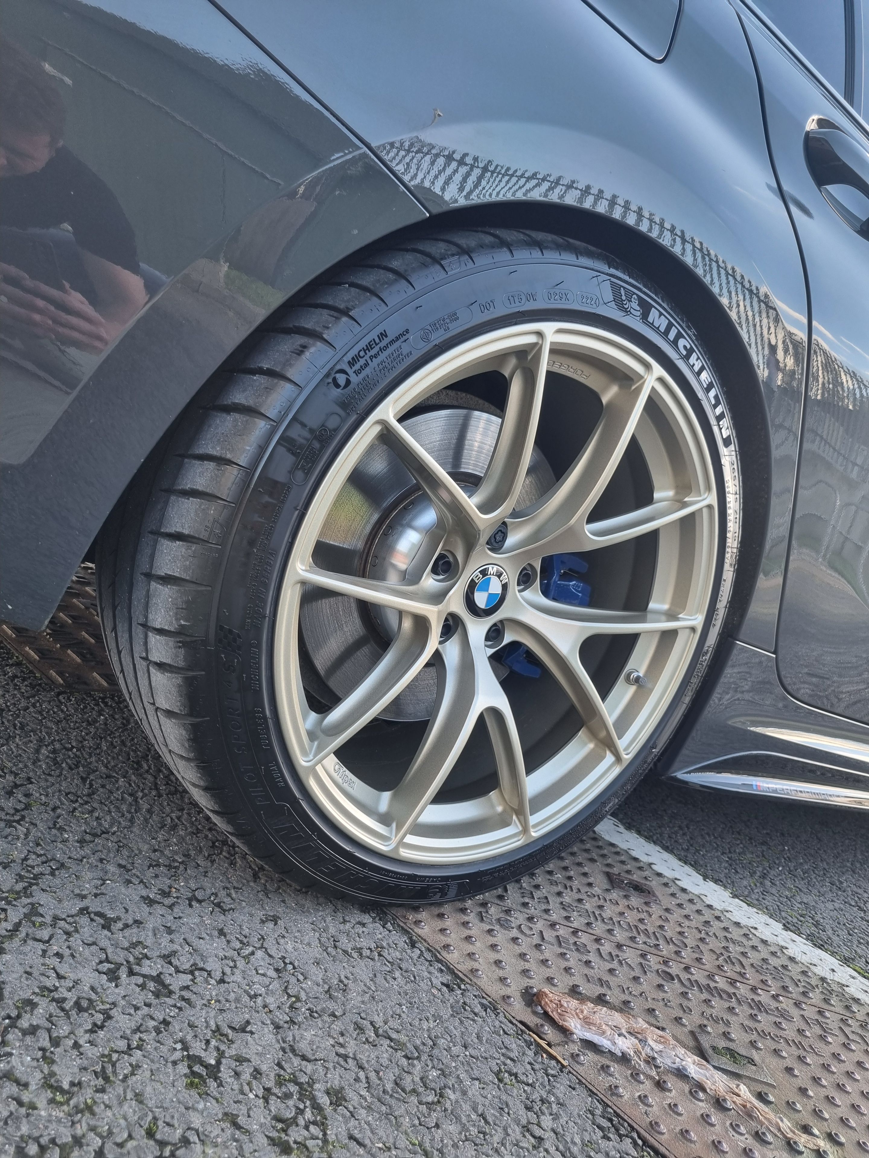 Black BMW G21 Wagon 3 Series with 19" VS-5RS Apex wheels in Motorsport Gold