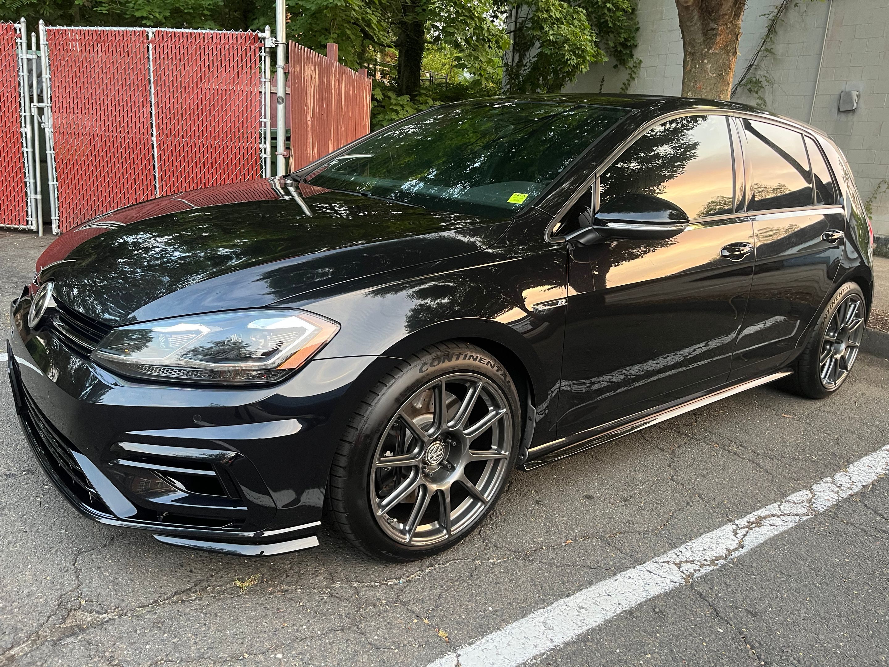 Black VW MK7 Golf R with 18" SM-10 Apex wheels in Anthracite