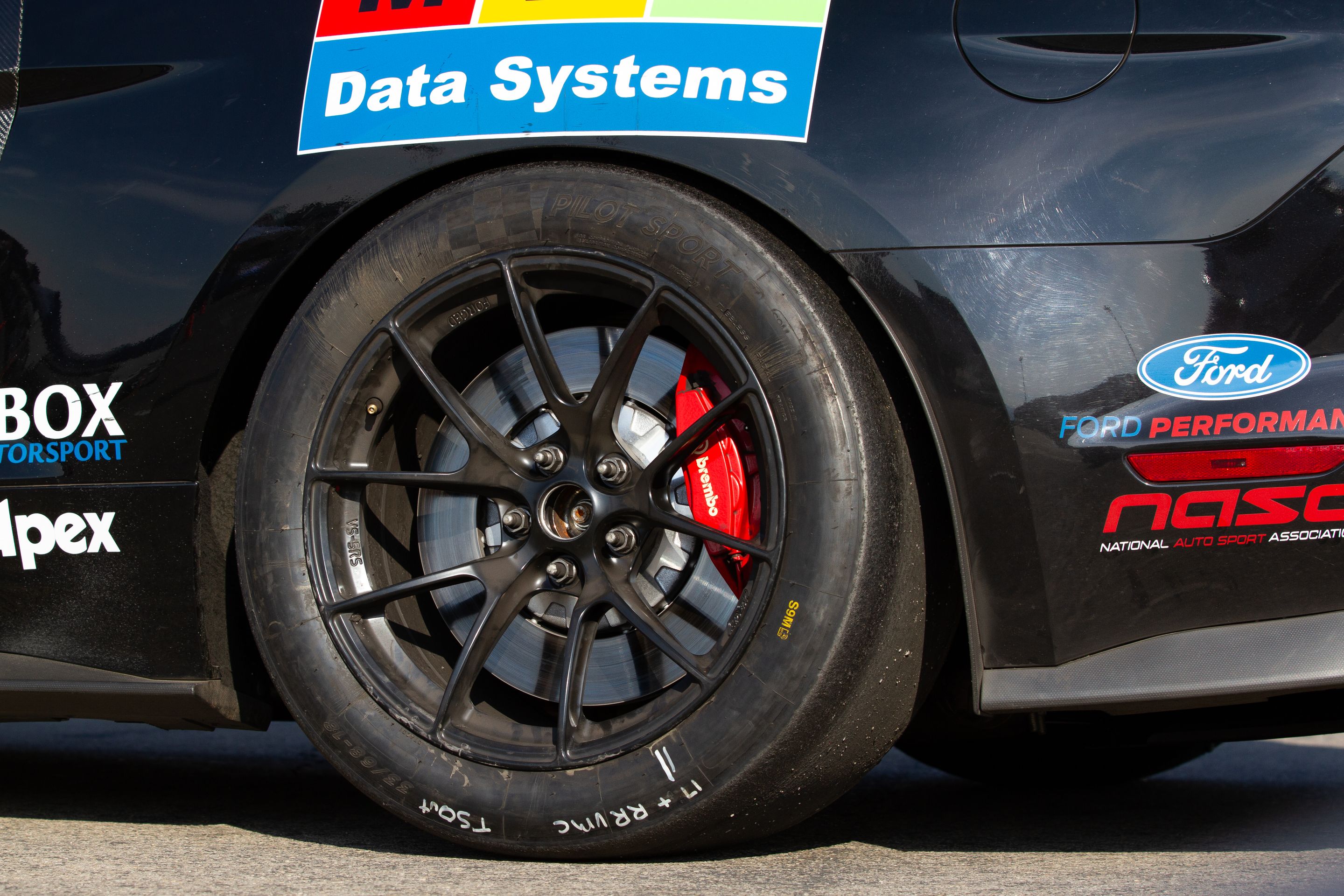 Black Ford S550 Mustang GT500 with 18" VS-5RS Apex wheels in Satin Black