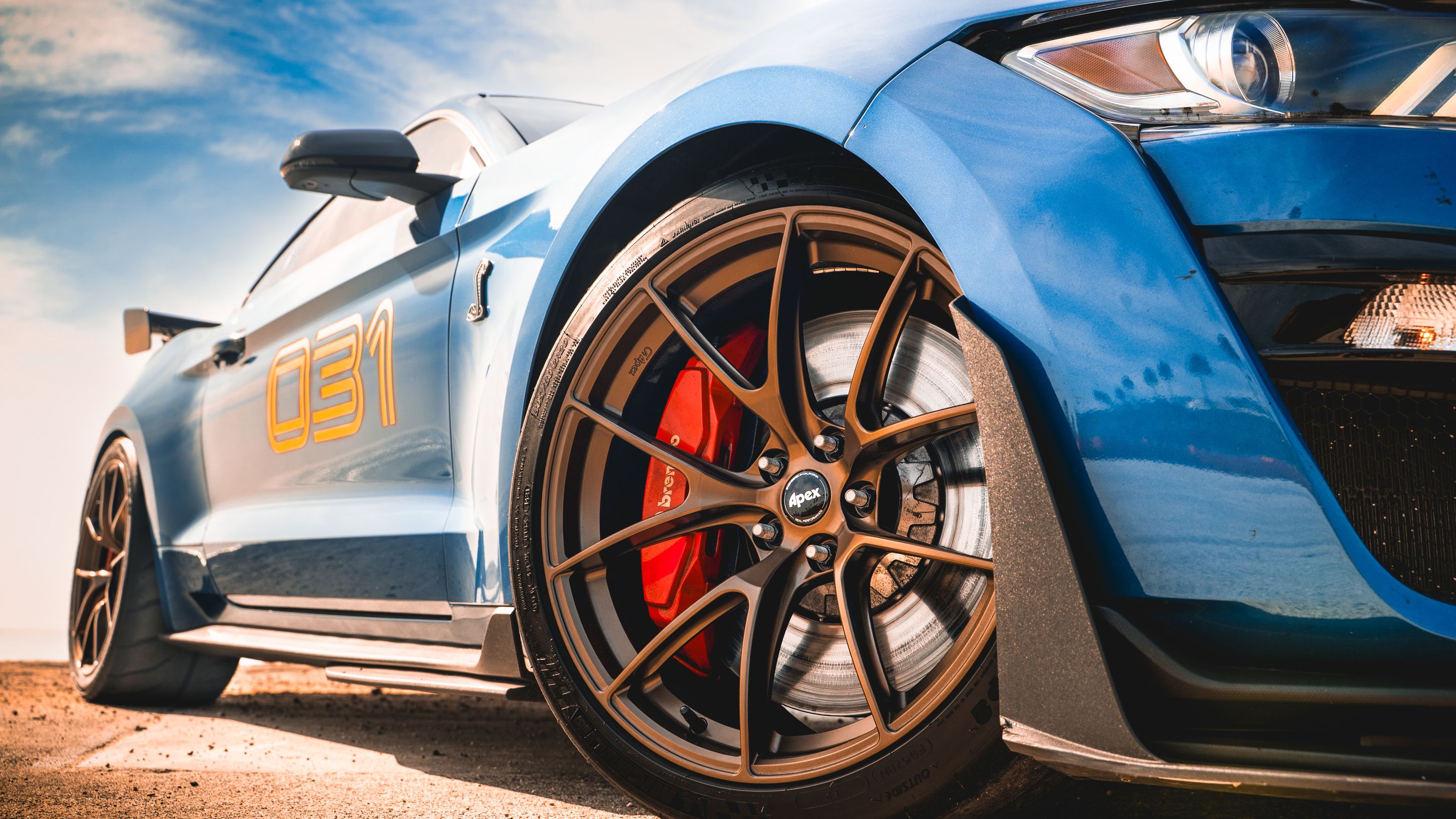 Blue Ford S550 Mustang GT500 with 20" VS-5RS Apex wheels in Satin Bronze