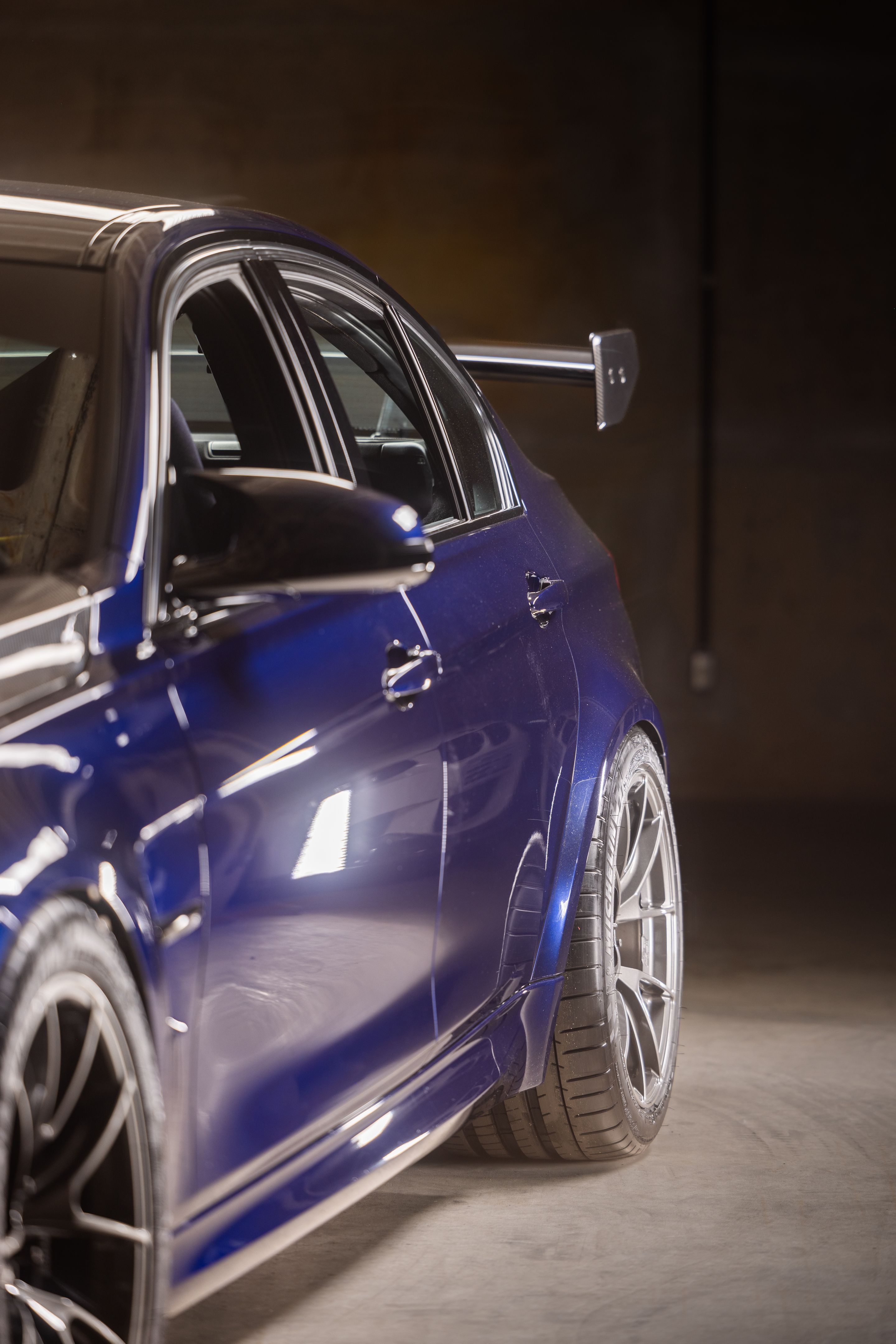 Blue BMW F80 M3 with 18" VS-5RS Apex wheels in Anthracite
