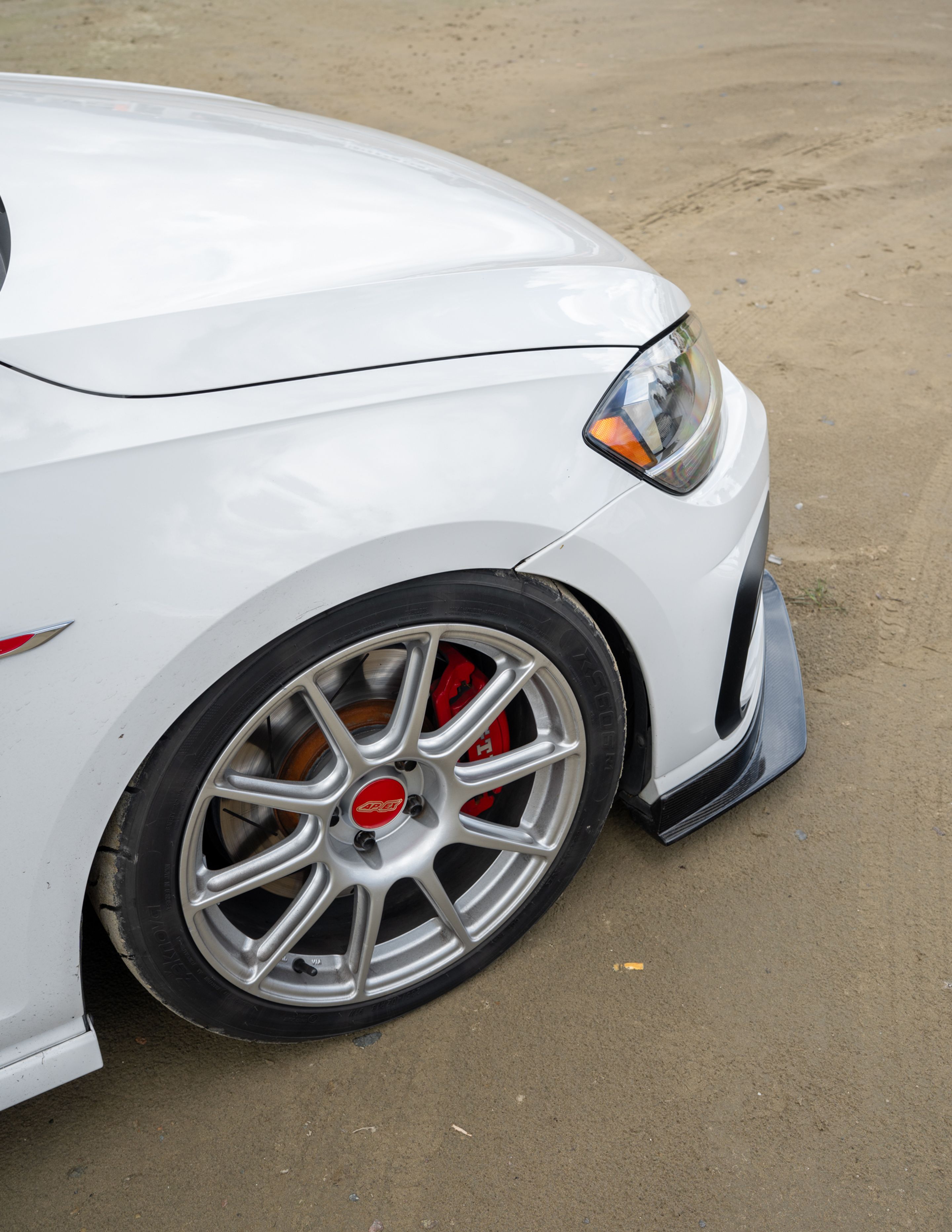 White VW MK7 GTI with 18" SM-10 Apex wheels in Race Silver