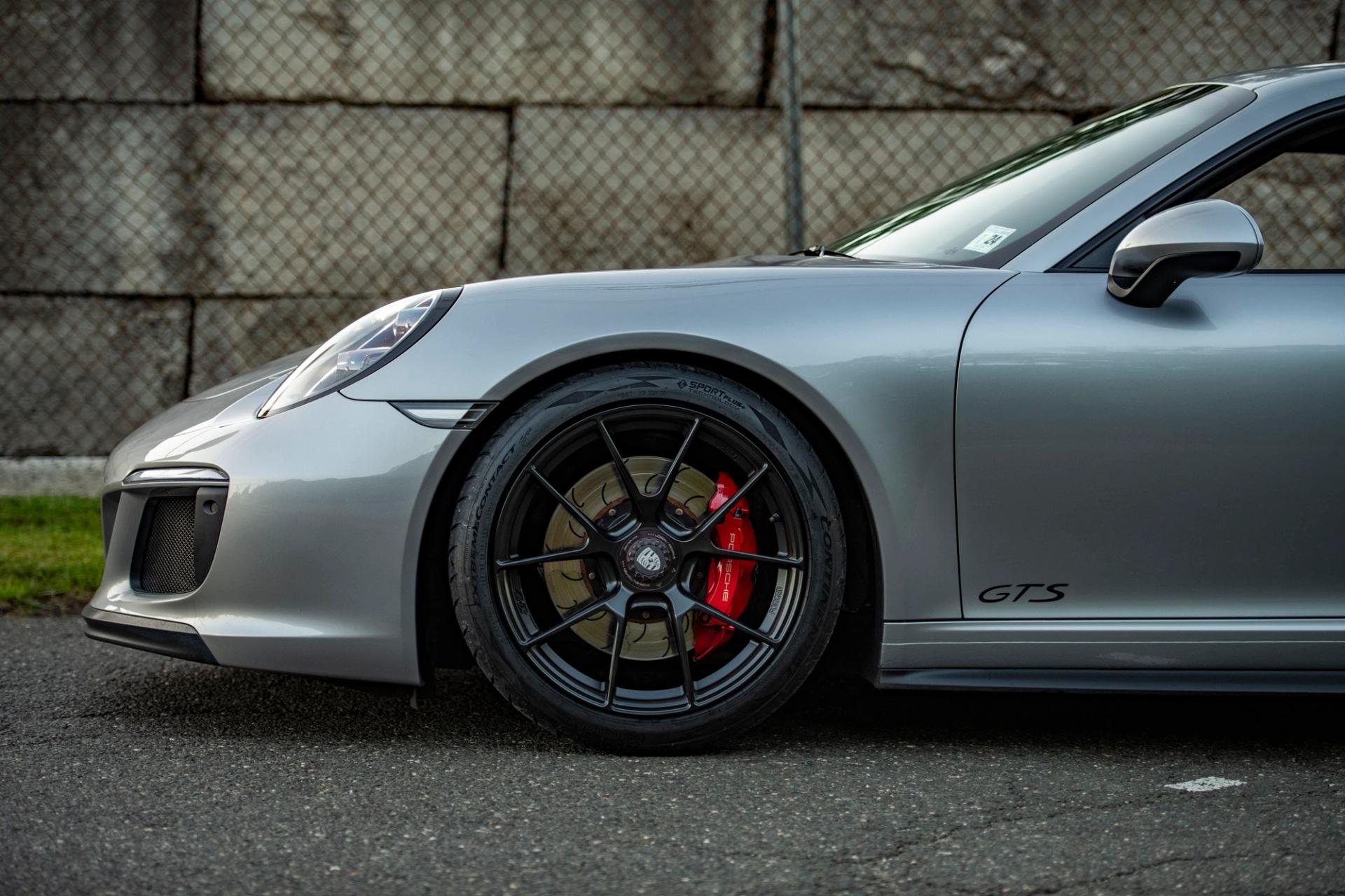 Porsche 911 991.2 Carrera GTS with 19