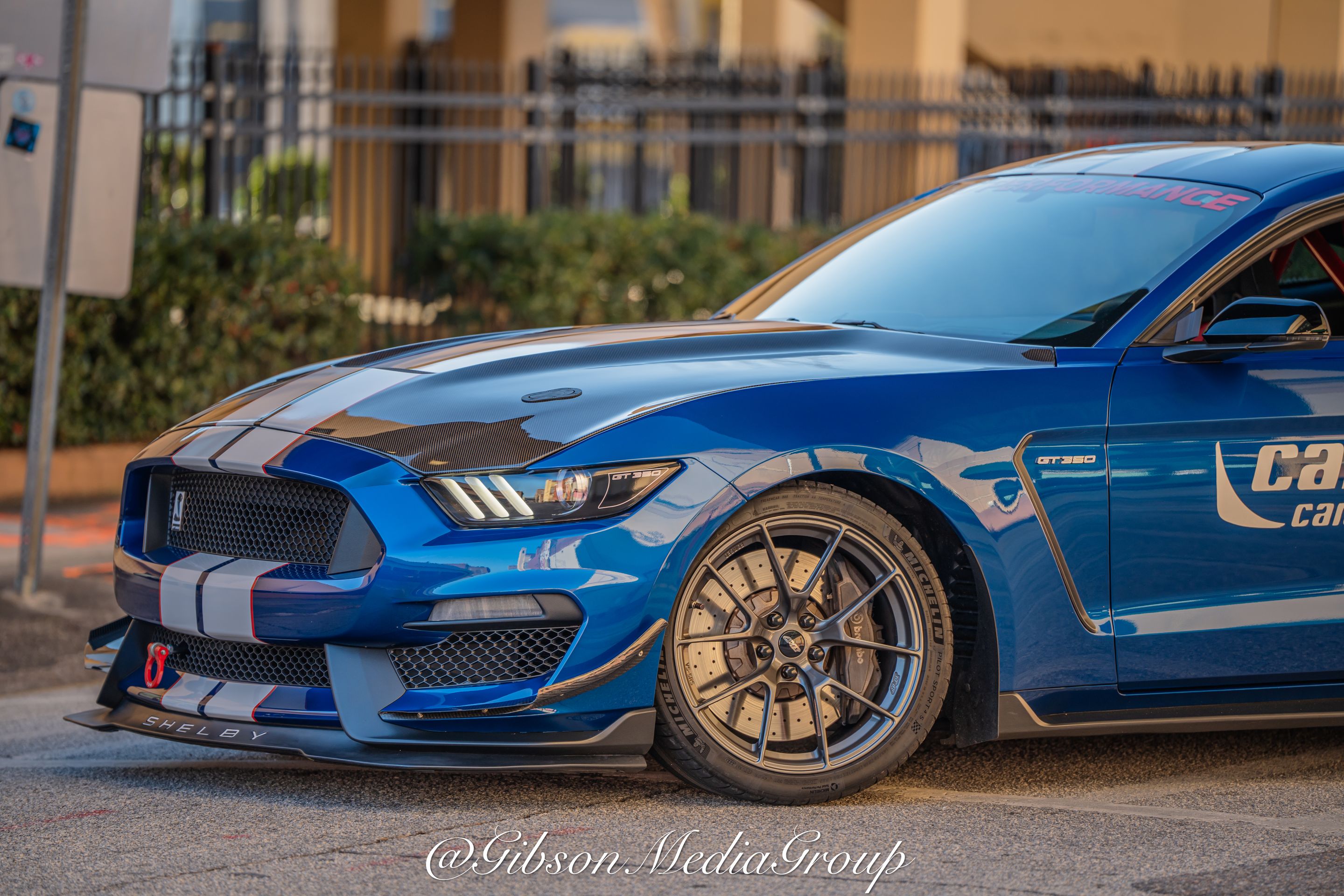 Blue Ford S550 Mustang GT350 with 19" VS-5RS Apex wheels in Anthracite