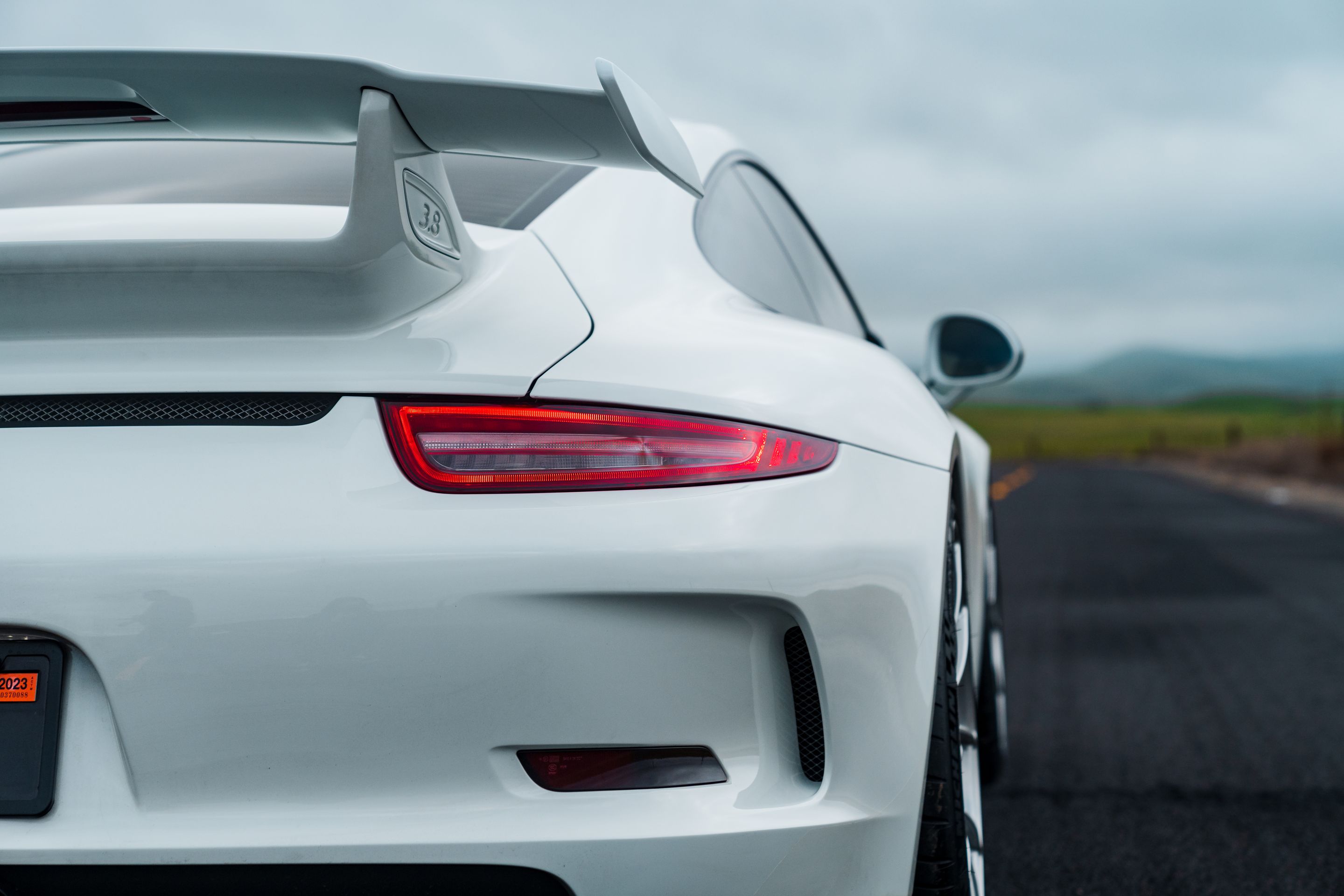 White Porsche 911 991.1 GT3 with 20" VS-5RS Apex wheels in Brushed Clear