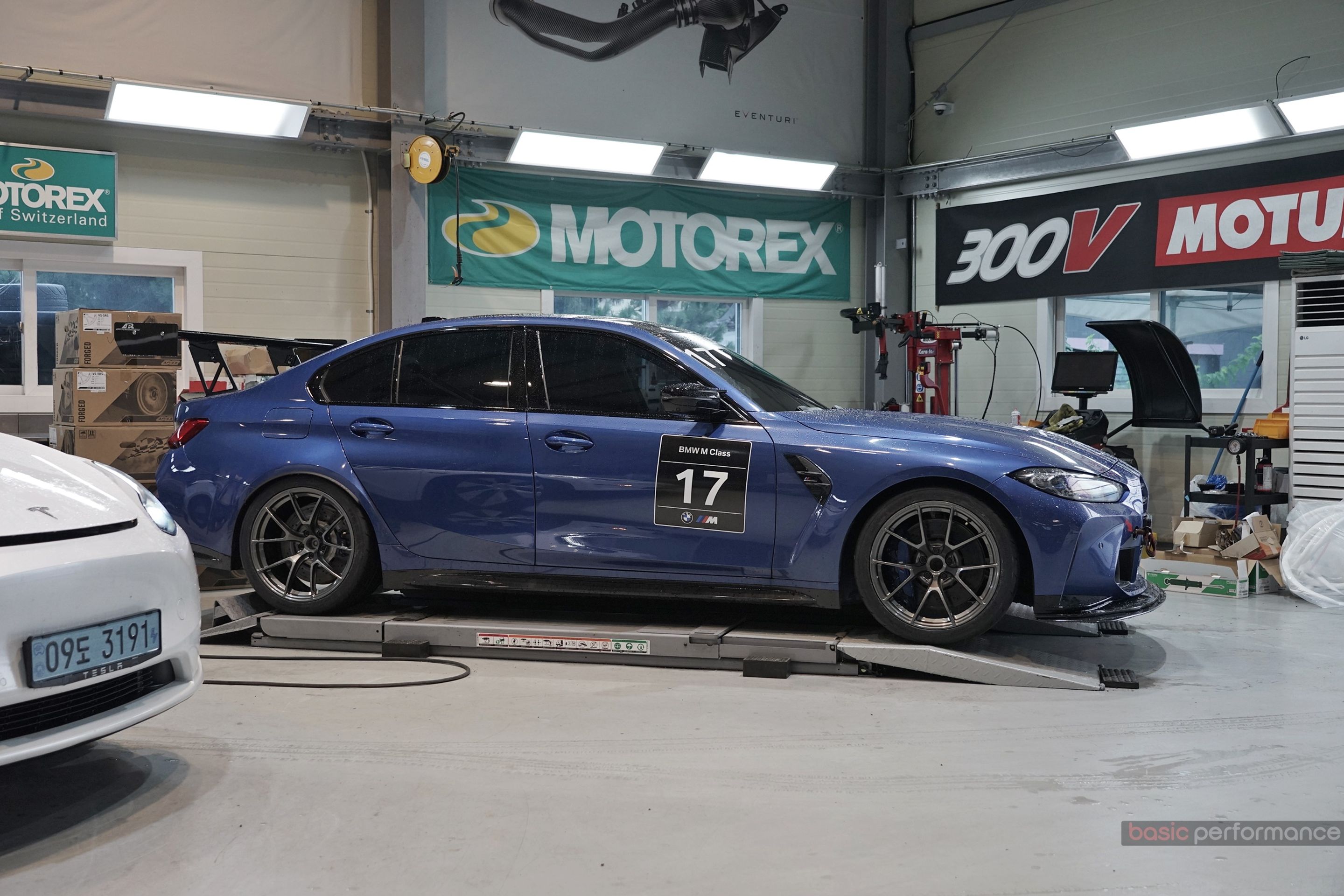 Blue BMW G80 M3 with 19" VS-5RS Apex wheels in Anthracite