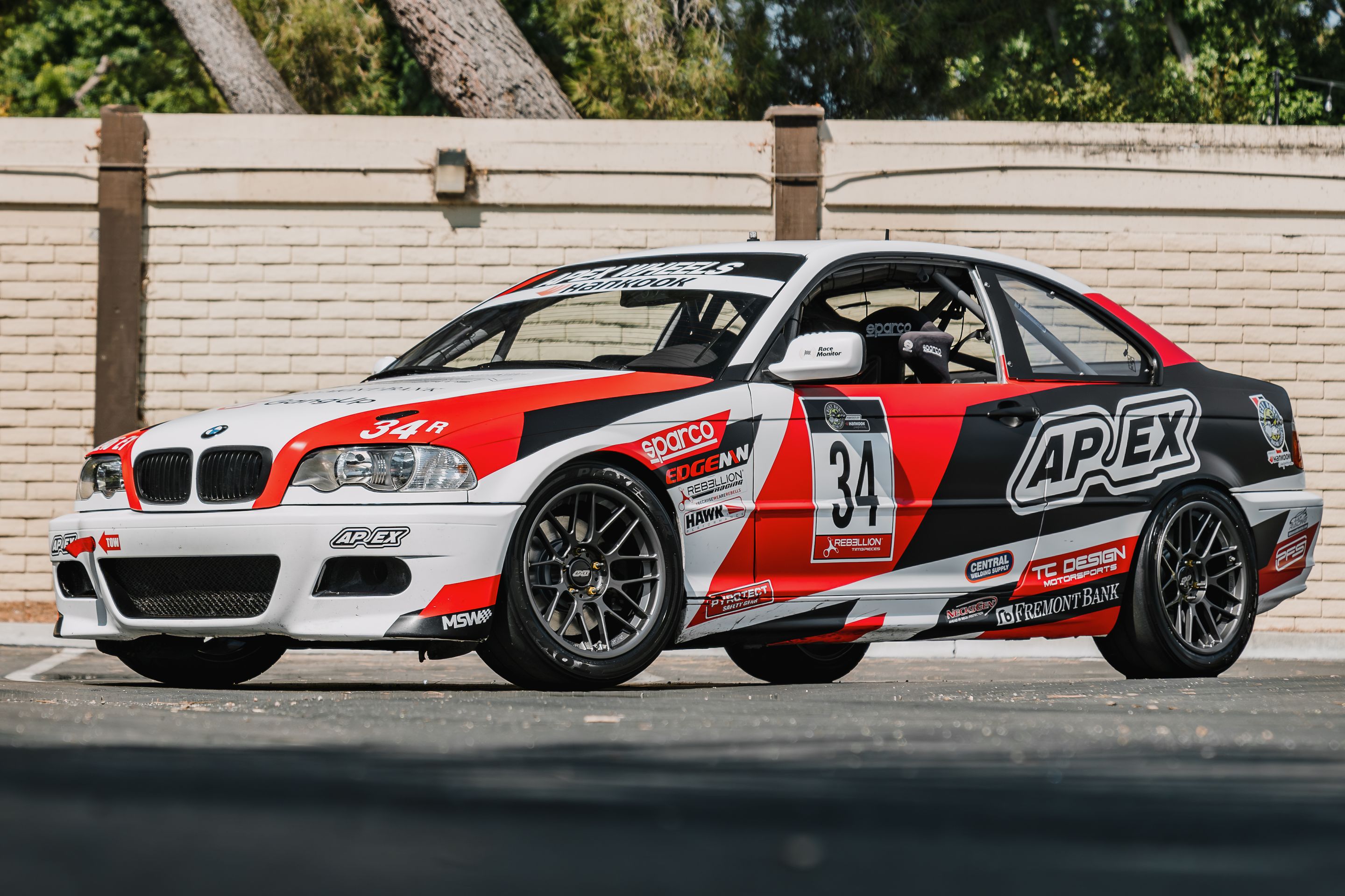 Race Livery BMW E46 3 Series with 17" ARC-8RT Apex wheels in Anthracite