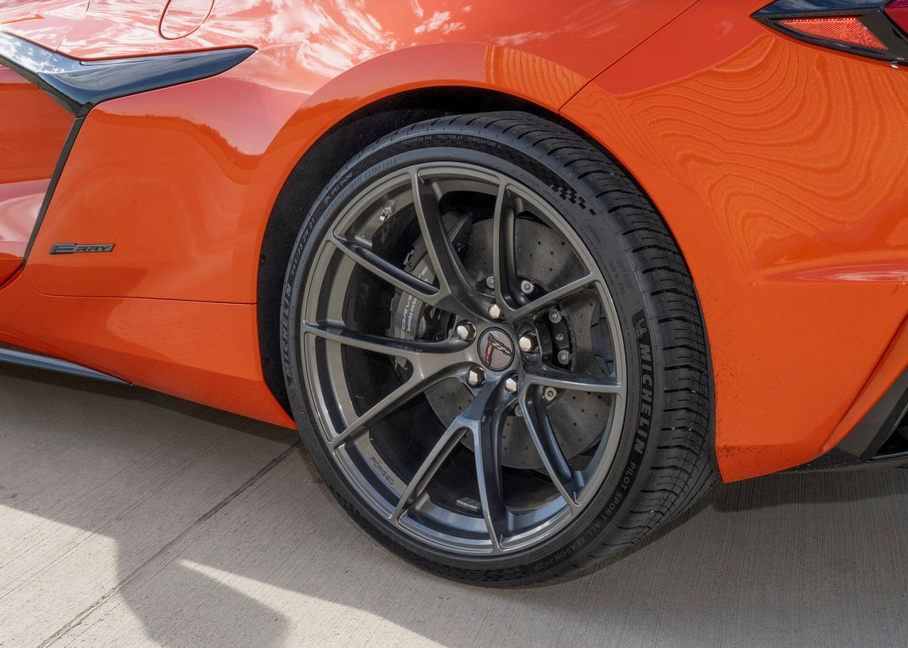 Orange Chevrolet C8 Corvette E-Ray with 20"/21" VS-5RS Apex wheels in Anthracite