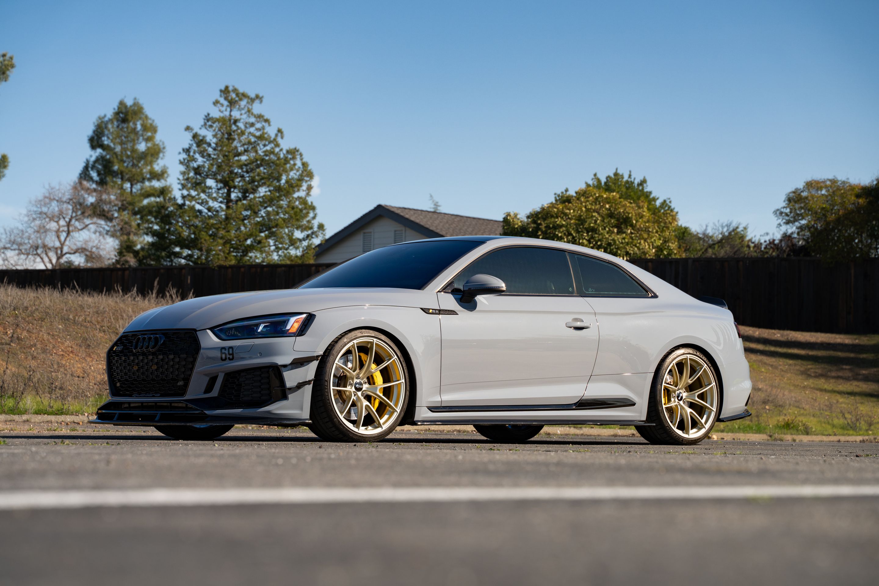 Grey Audi B9 RS 5 Coupe with 20" VS-5RS Apex wheels in Motorsport Gold