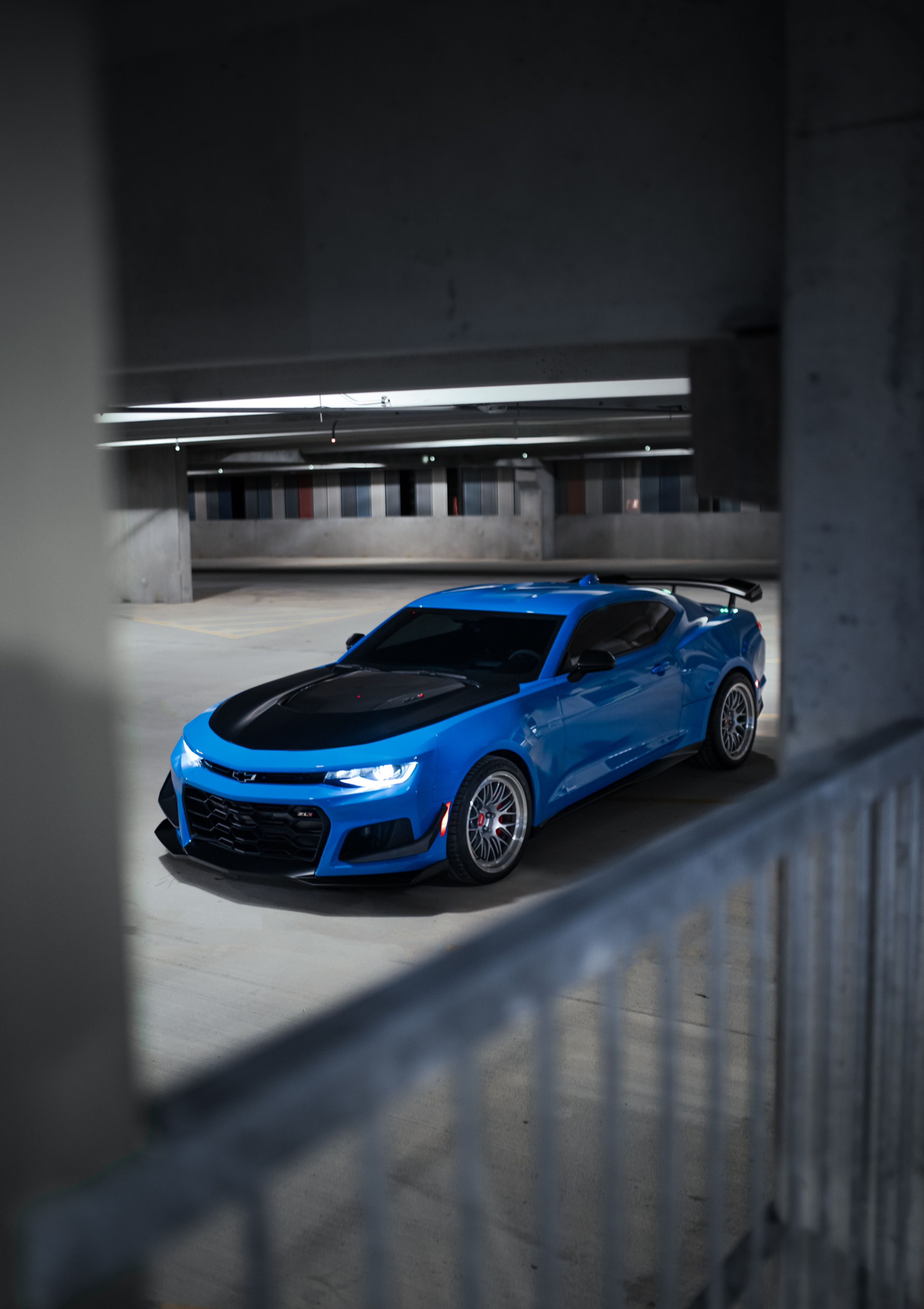 Blue Chevrolet 6th Gen Camaro ZL1 1LE with 19" ML-10RT Apex wheels in Machined Lip Race Silver