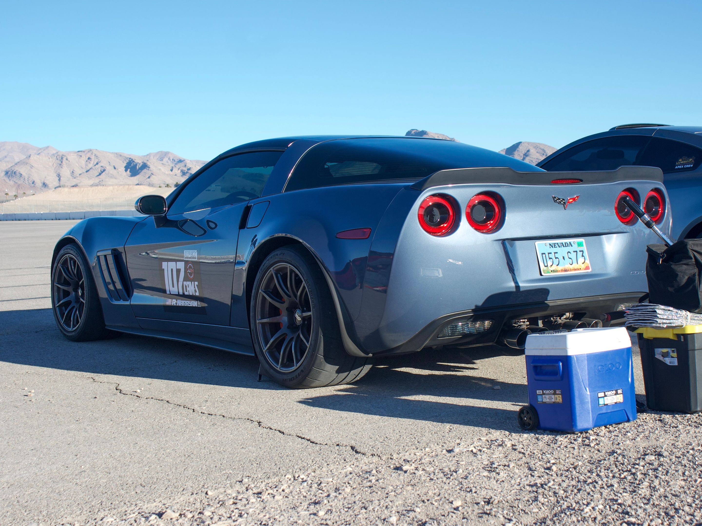 Blue Chevrolet C6 Corvette Grand Sport with 18" SM-10 Apex wheels in Anthracite