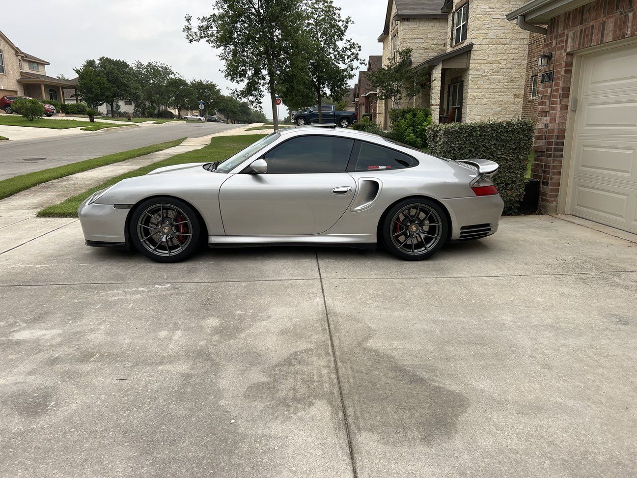 Silver Porsche 911 996 Turbo with 18" VS-5RS Apex wheels in Anthracite