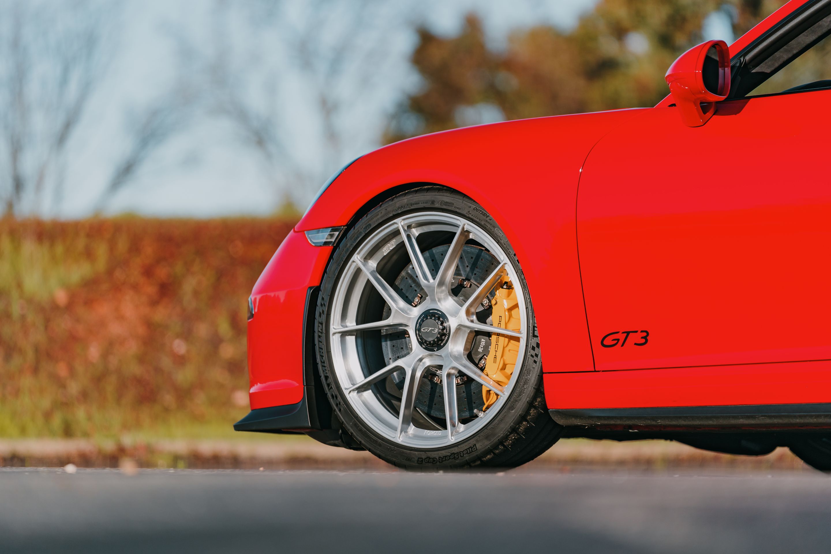 Red Porsche 911 991.1 GT3 with 20" VS-5RS Apex wheels in Brushed Clear
