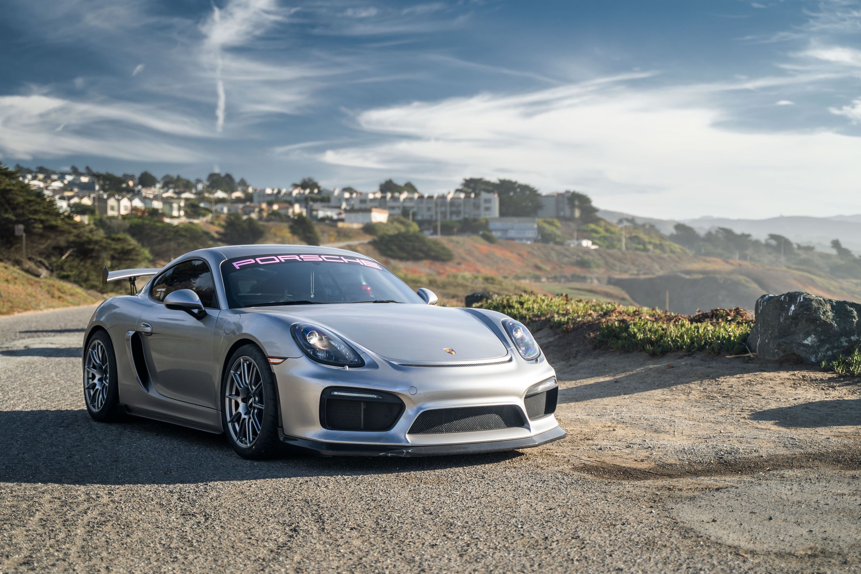 Silver Porsche 981 Cayman GT4 with 19" SM-10 Apex wheels in Anthracite