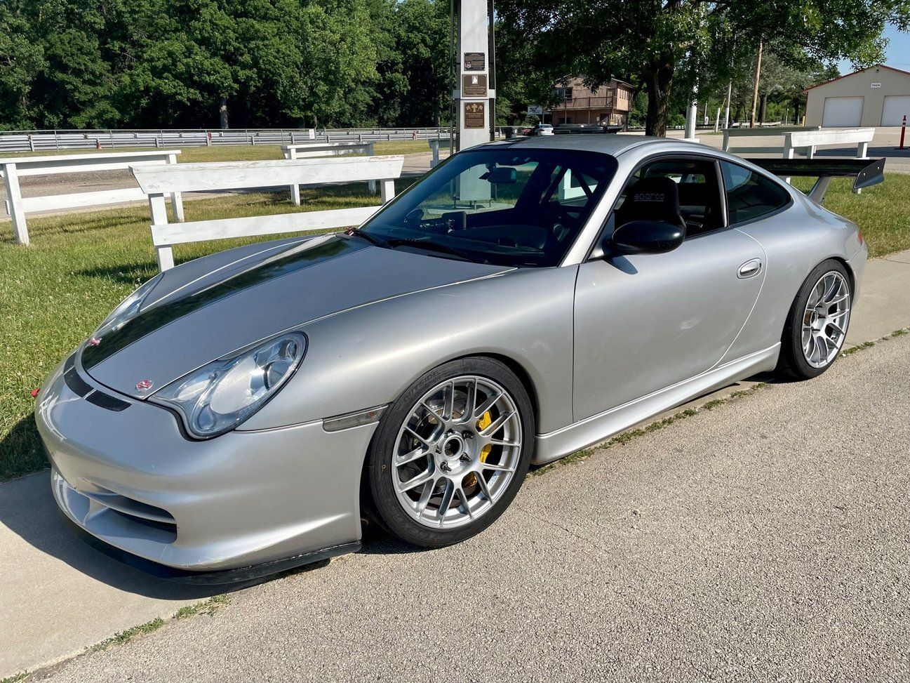 Silver Porsche 911 996 GT3 with 18" EC-7RS Apex wheels in Race Silver