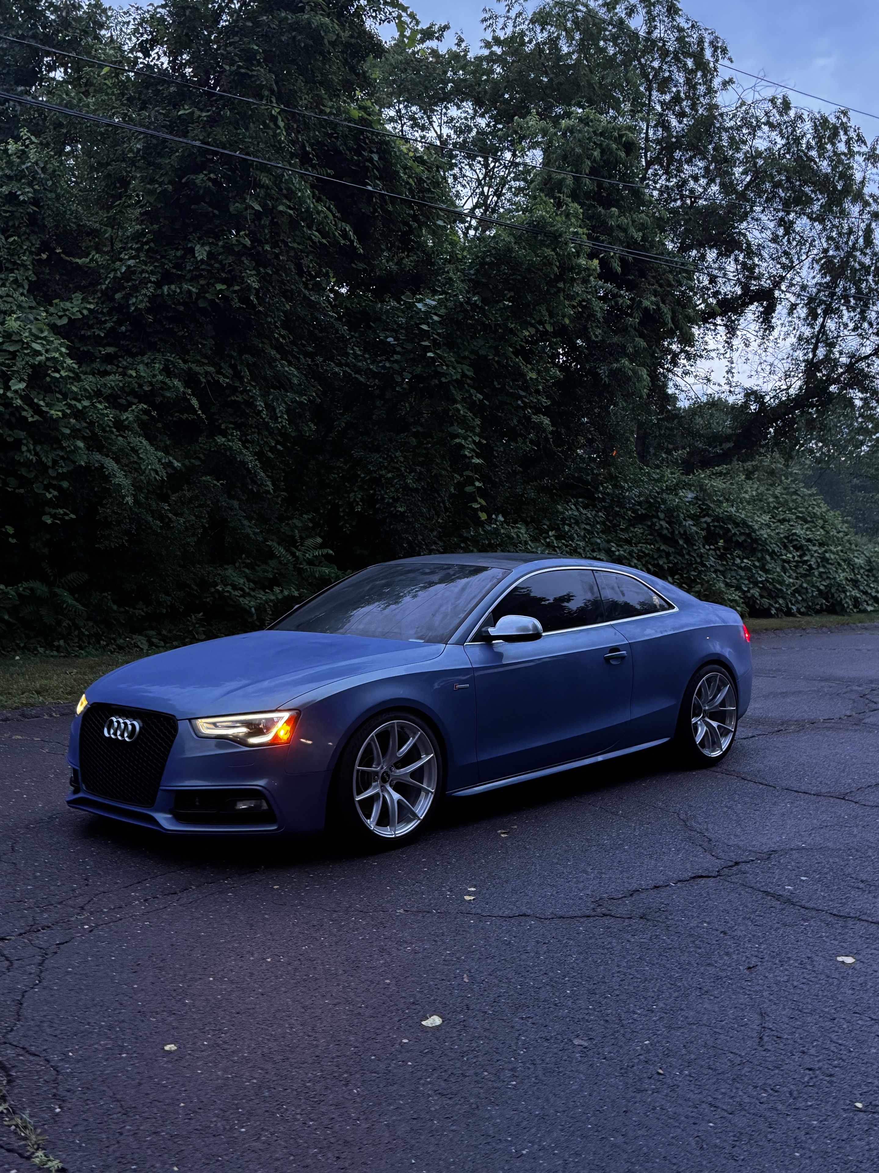 Blue Audi B8 S5 with 19" VS-5RS Apex wheels in Brushed Clear