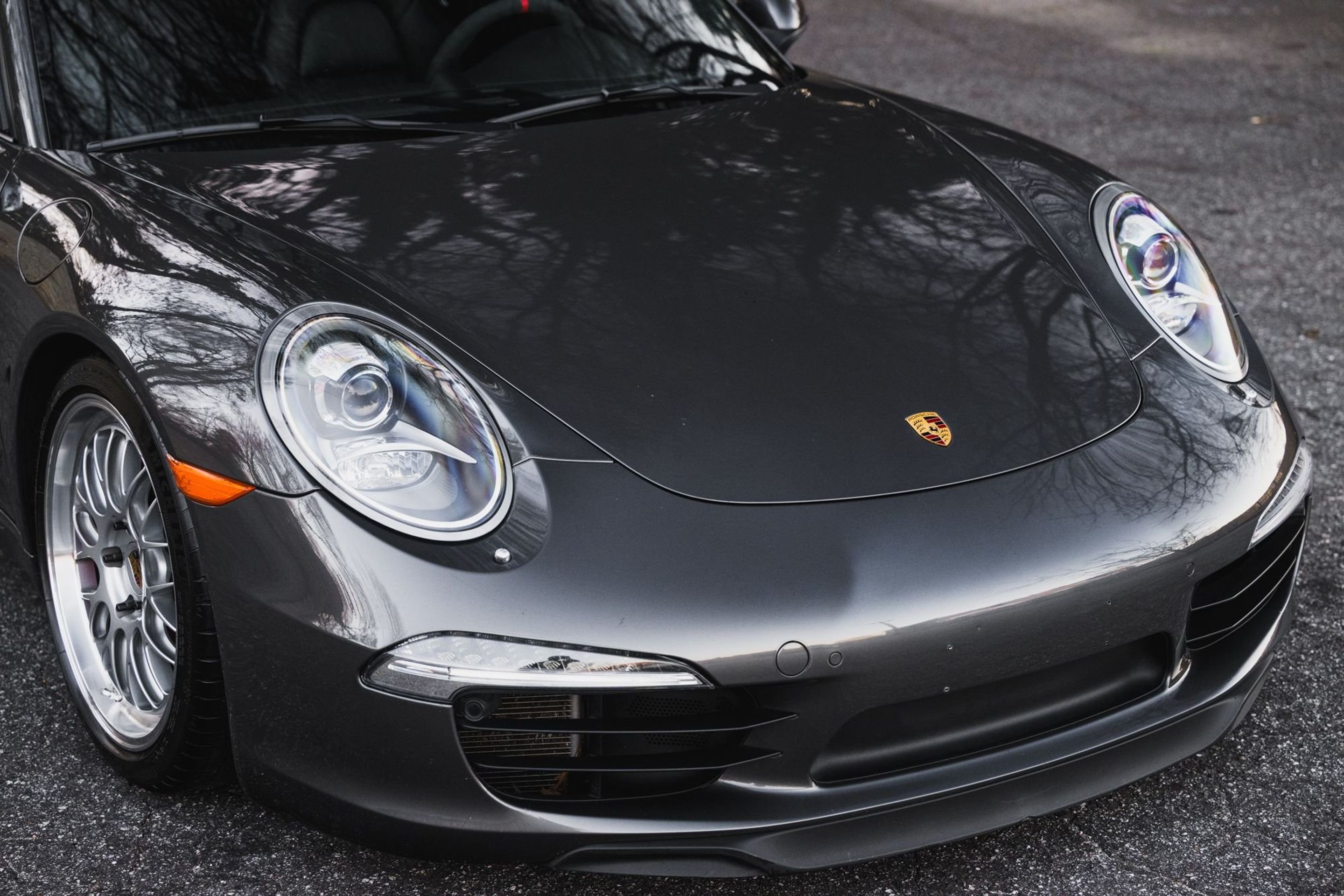 Grey Porsche 911 991.1 Carrera S with 19" ML-10RT Apex wheels in Machined Lip Race Silver