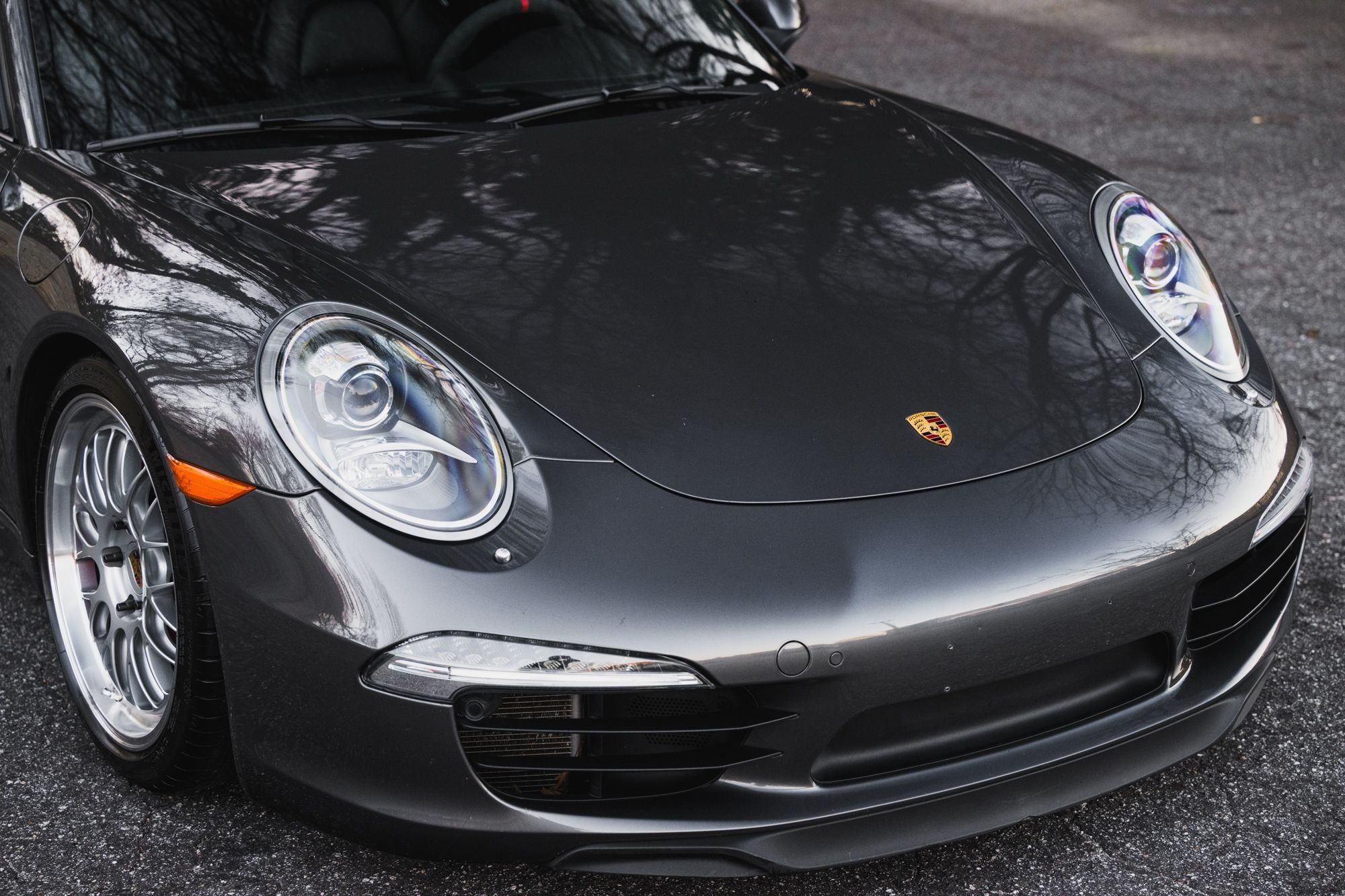 Grey Porsche 911 991.1 Carrera S with 19" ML-10RT Apex wheels in Machined Lip Race Silver