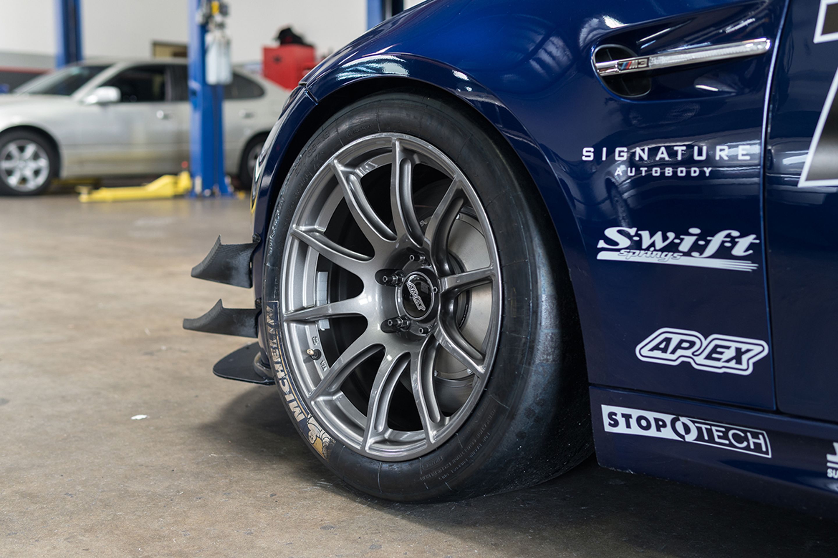 Blue BMW E92 Coupe M3 with 18" SM-10 Apex wheels in Anthracite
