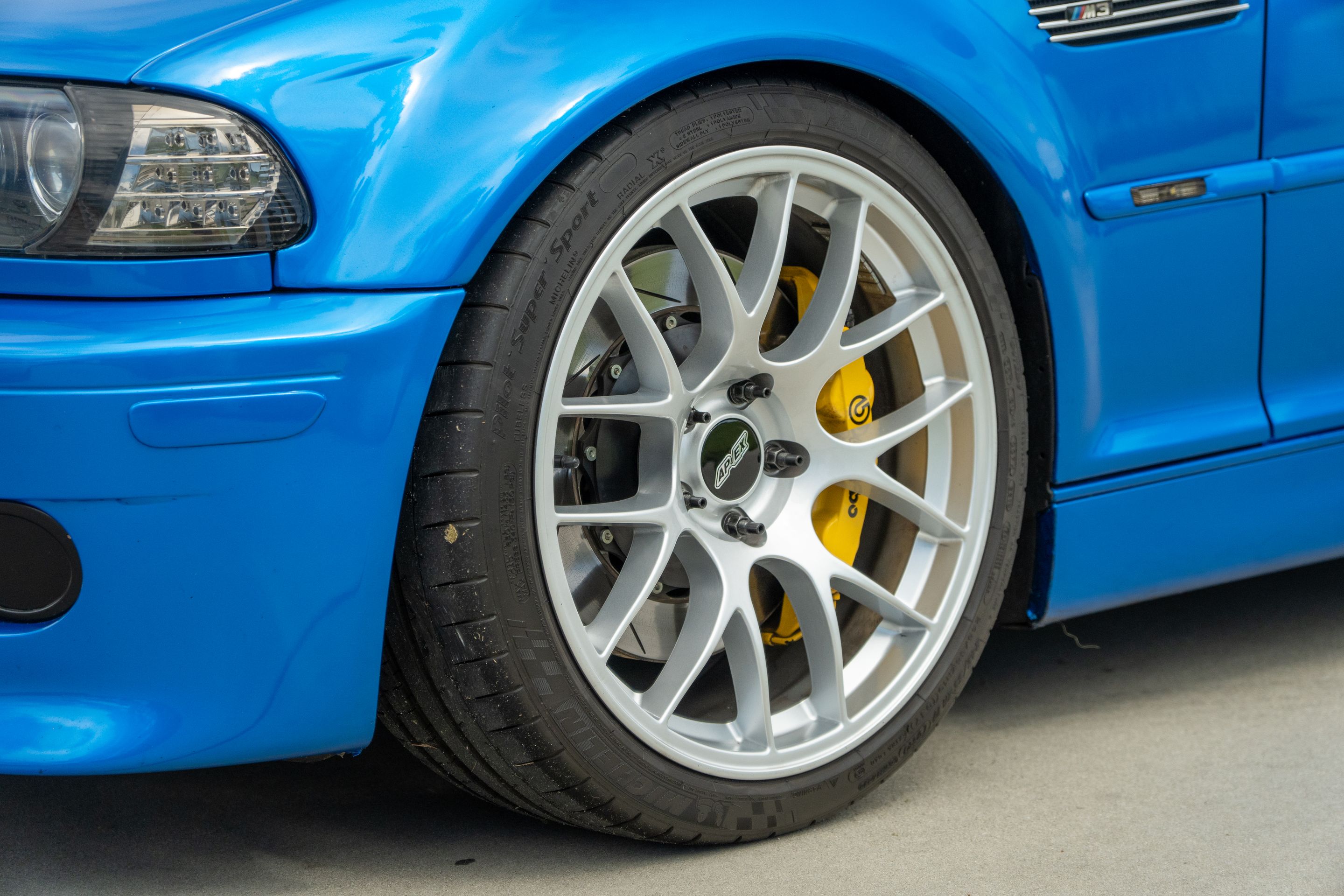 Blue BMW E46 M3 with 19" EC-7 Apex wheels in Race Silver