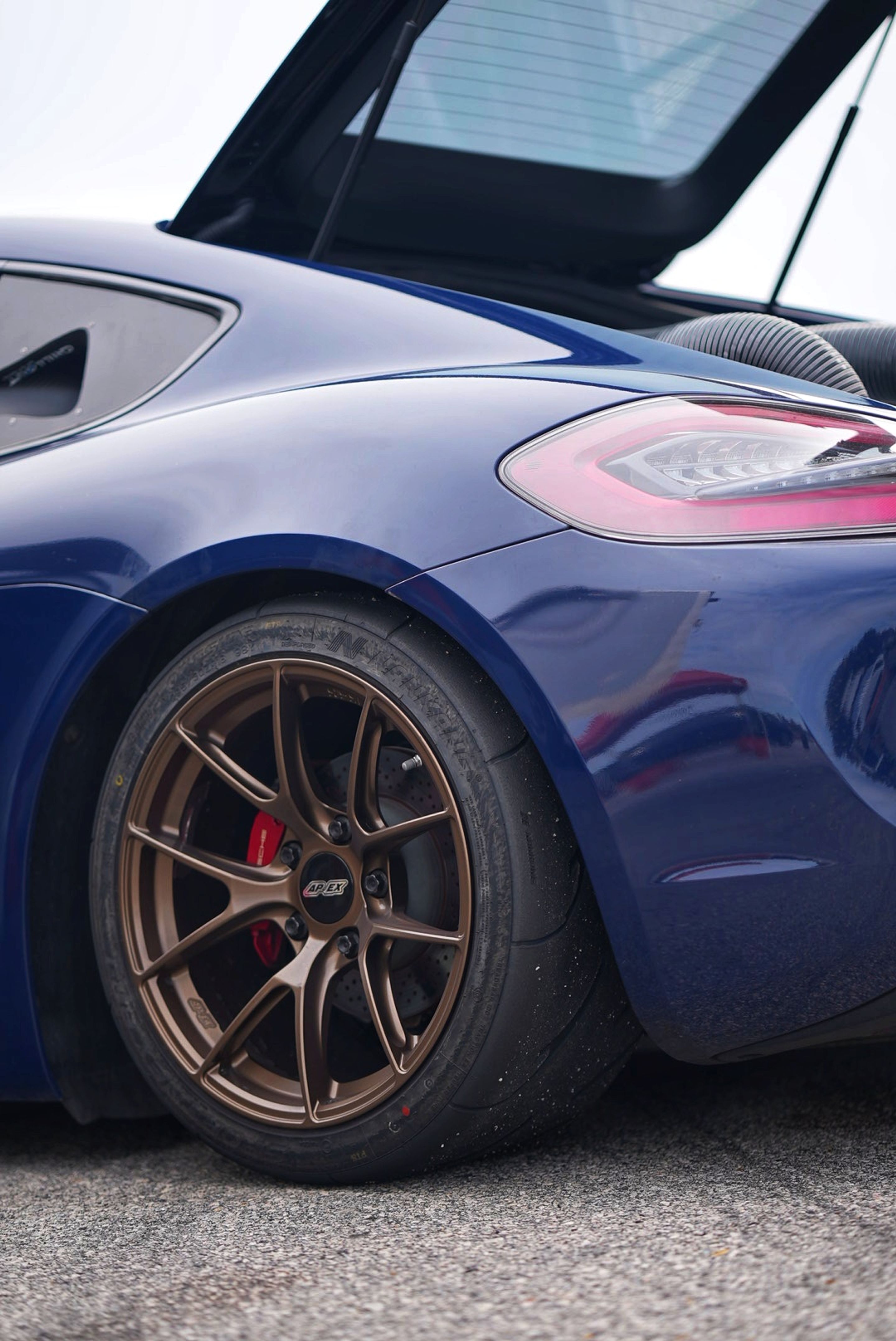 Blue Porsche 981 Cayman GTS with 18" VS-5RS Apex wheels in Satin Bronze