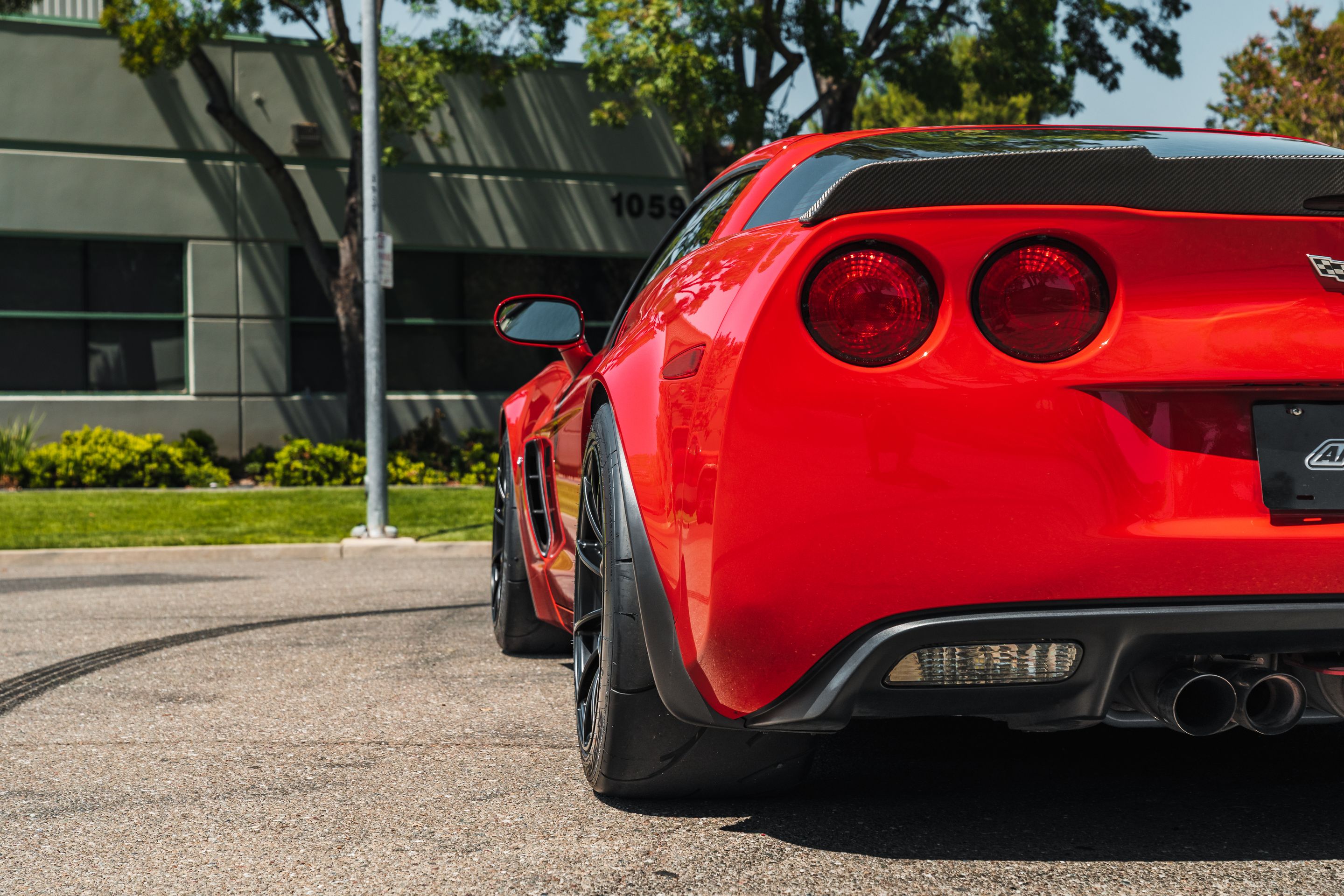 Red Chevrolet C6 Corvette Z06 with 18" SM-10RS Apex wheels in Satin Black