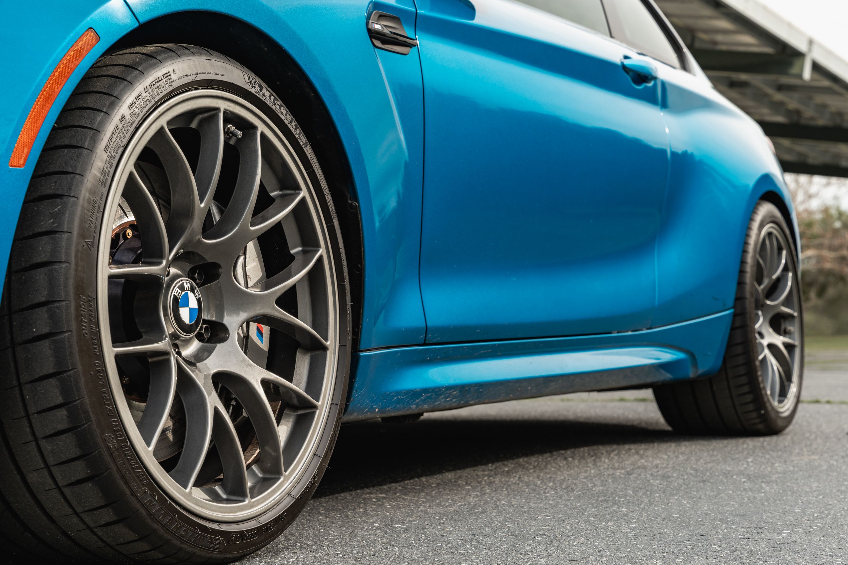 Blue BMW F87 M2 with 19" EC-7 Apex wheels in Anthracite