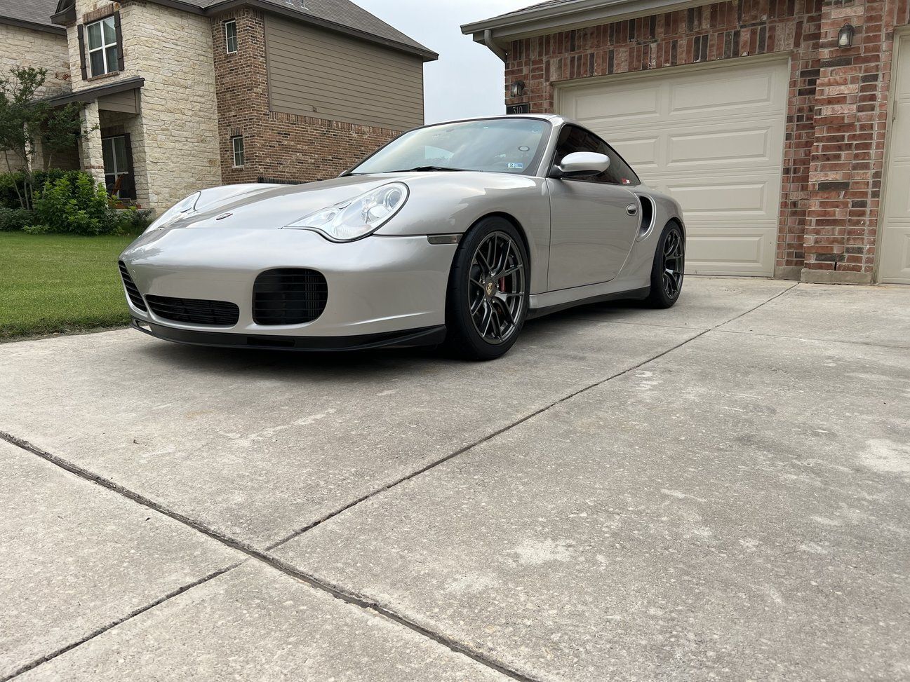 Silver Porsche 911 996 Turbo with 18" VS-5RS Apex wheels in Anthracite