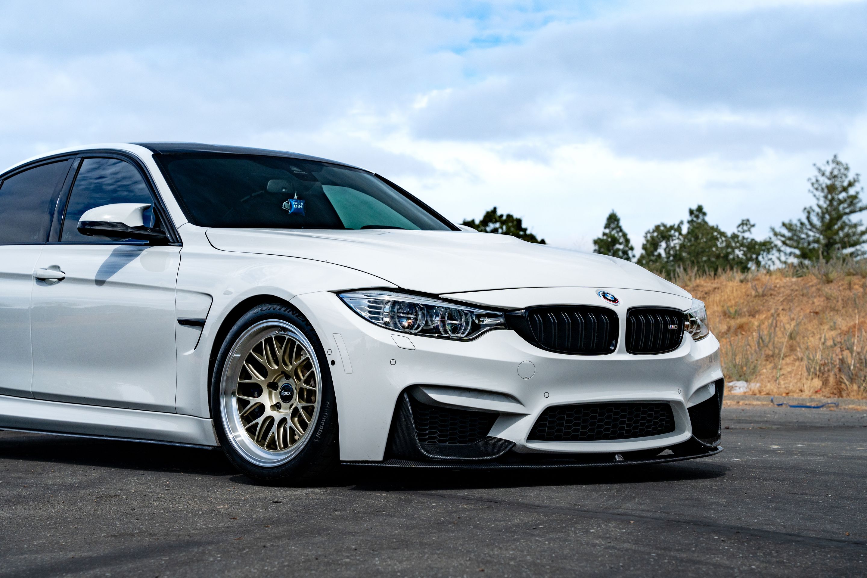 White BMW F80 M3 with 18" ML-10RT Apex wheels in Machined Lip Gloss Motorsport Gold