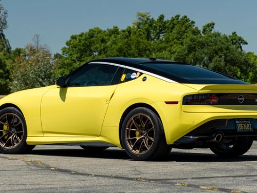 Yellow Nissan Z - VS-5RS in Satin Bronze