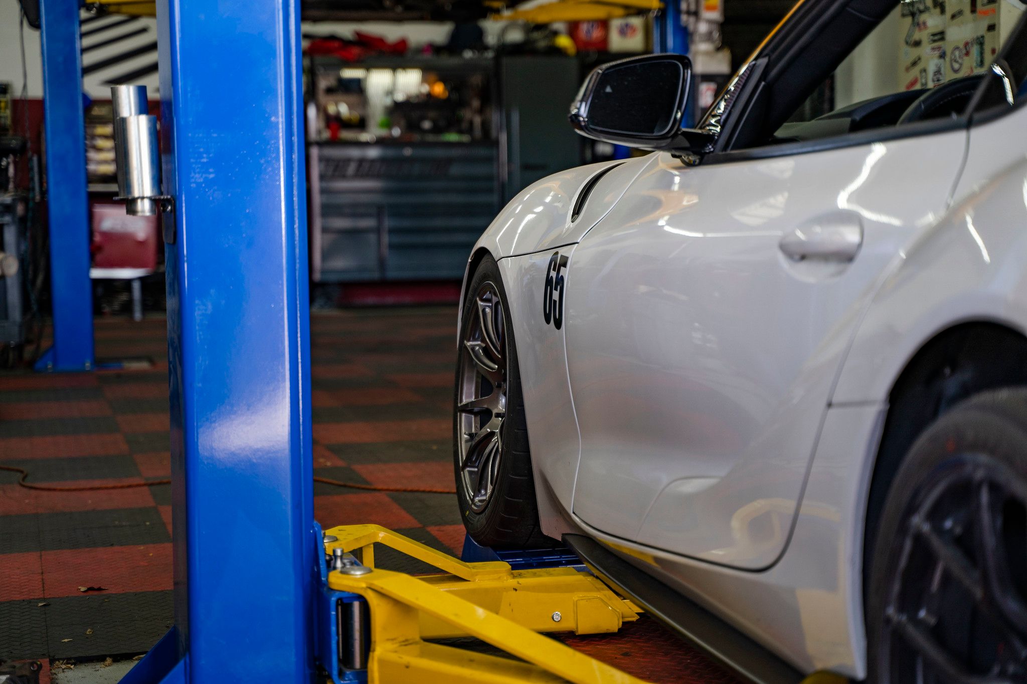 White Toyota GR Supra with 18" SM-10 Apex wheels in Anthracite