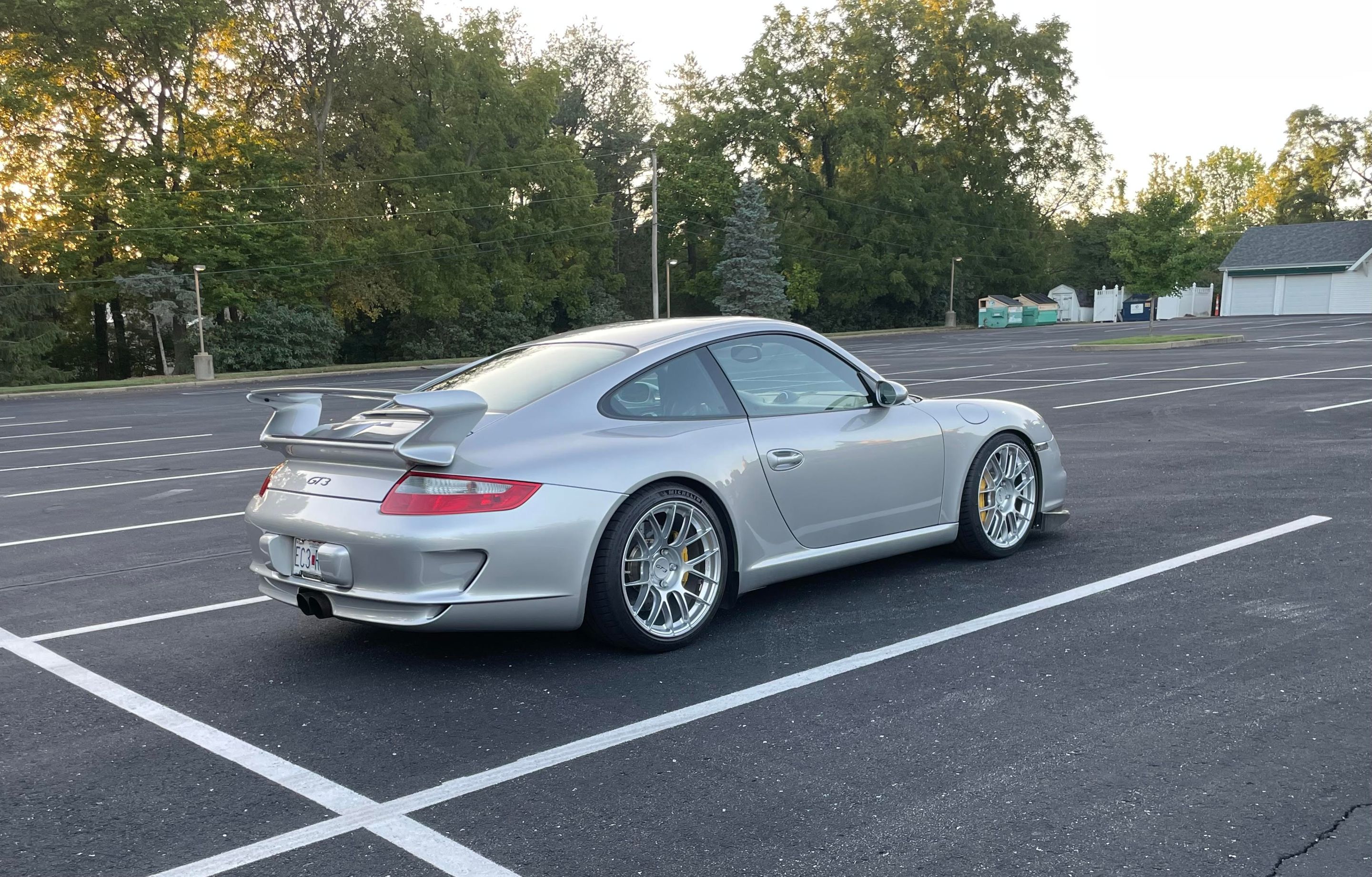 Silver Porsche 911 997 GT3 with 19" EC-7RS Apex wheels in Race Silver