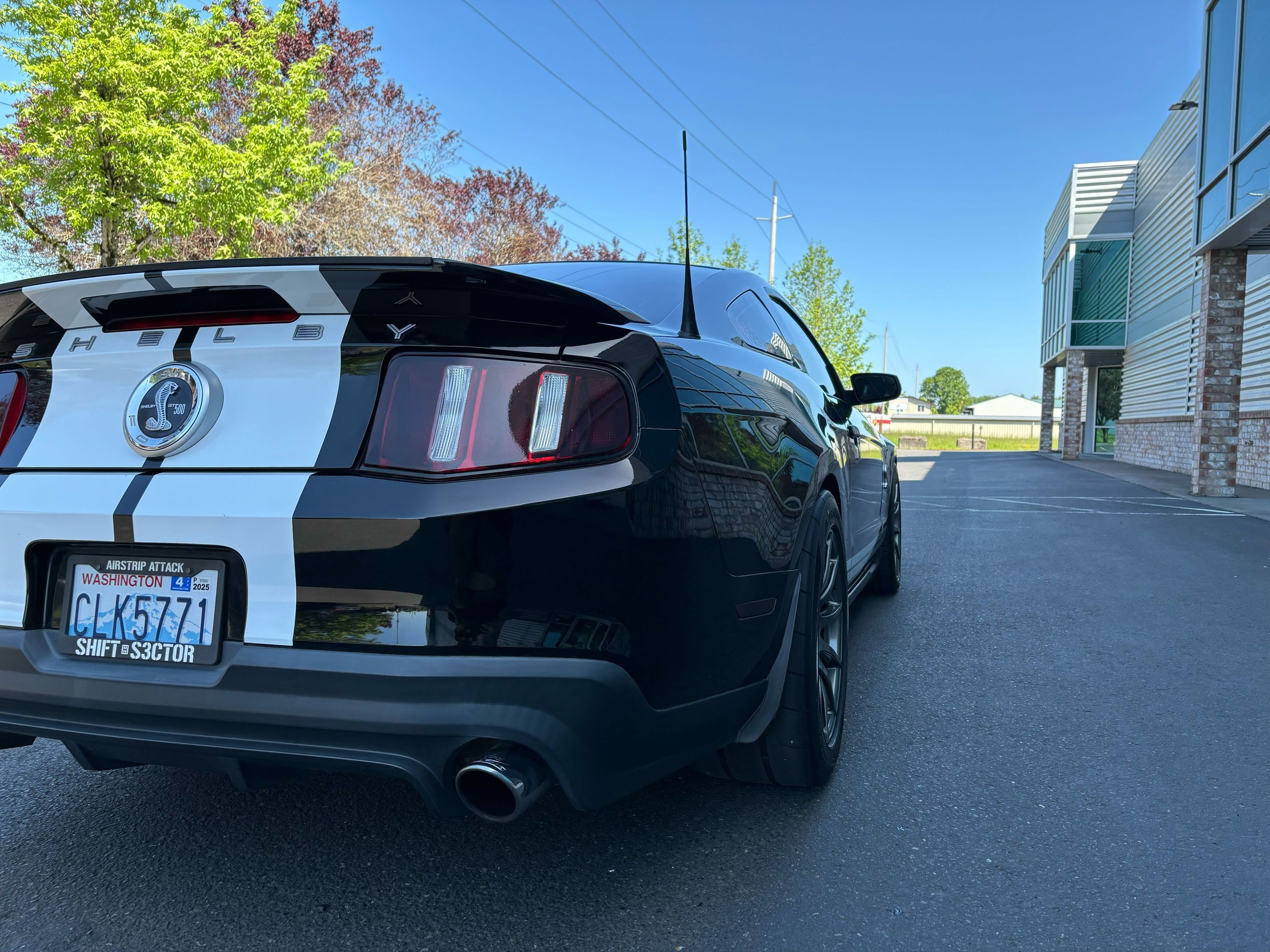 Black Ford S197 Mustang GT500 with 19"/18" SM-10 Apex wheels in Anthracite