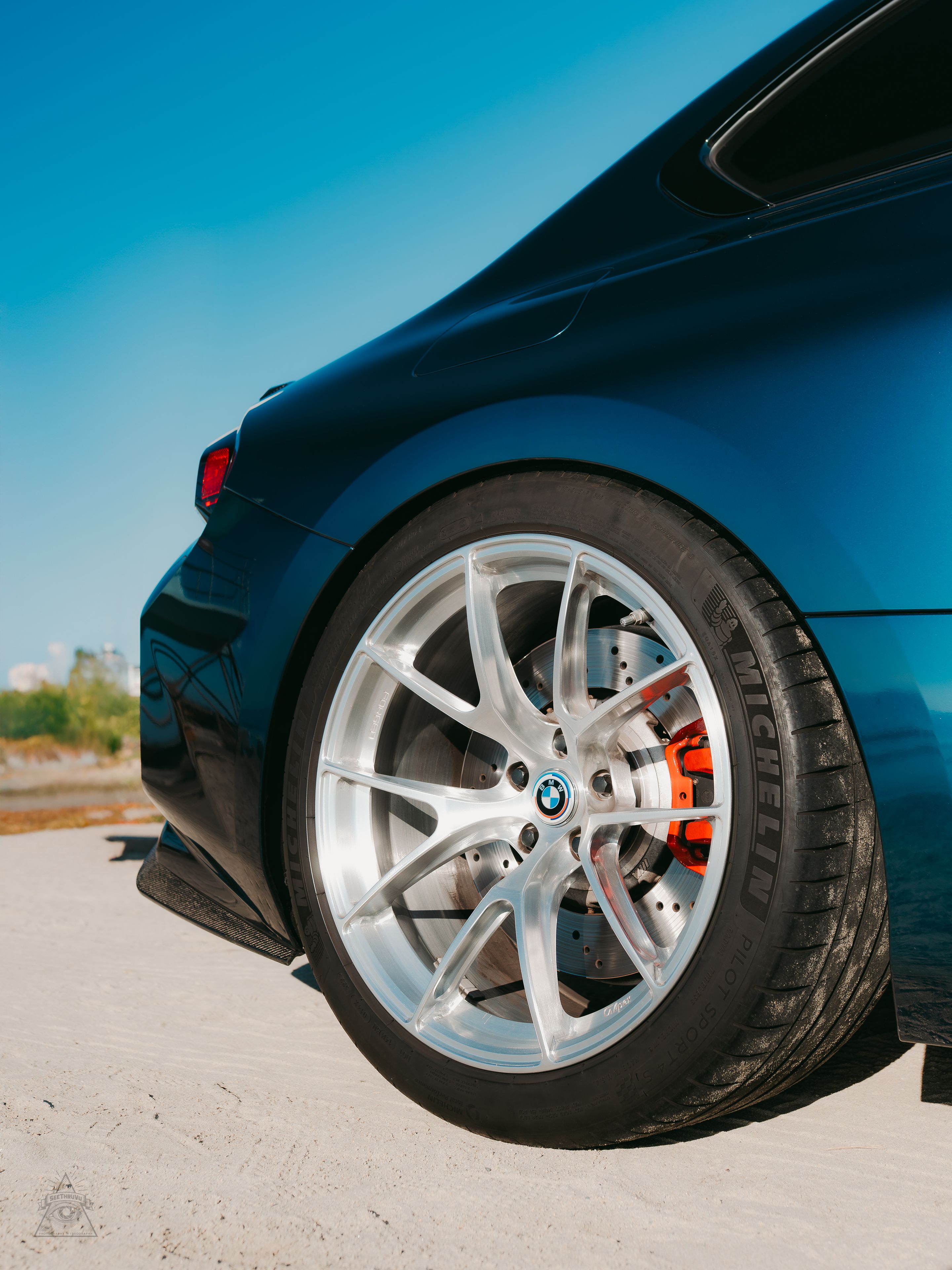 Blue BMW G87 M2 with 19" VS-5RS Apex wheels in Brushed Clear