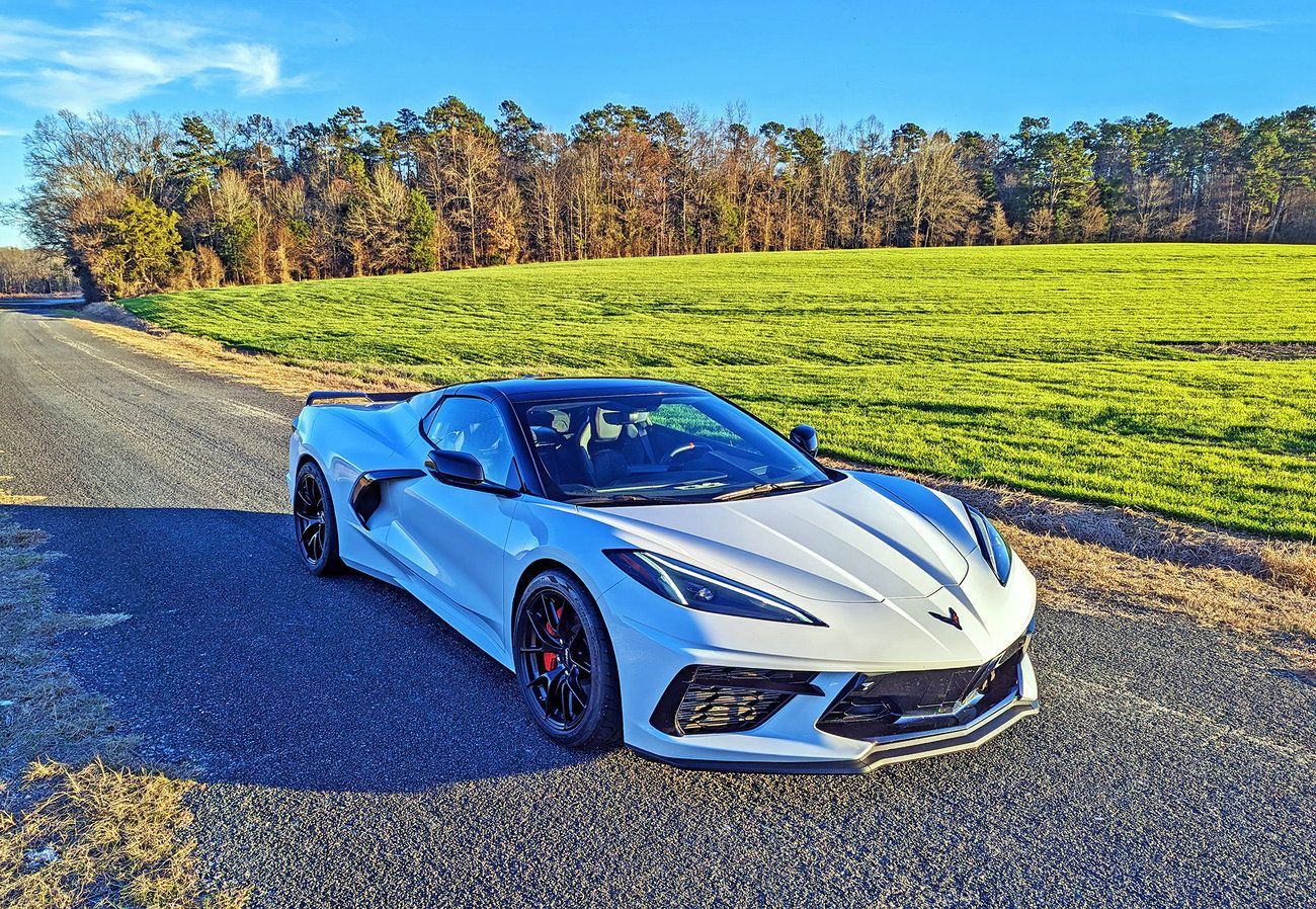White Chevrolet C8 Corvette Stingray/Z51 with 18"/19" VS-5RS Apex wheels in Satin Black