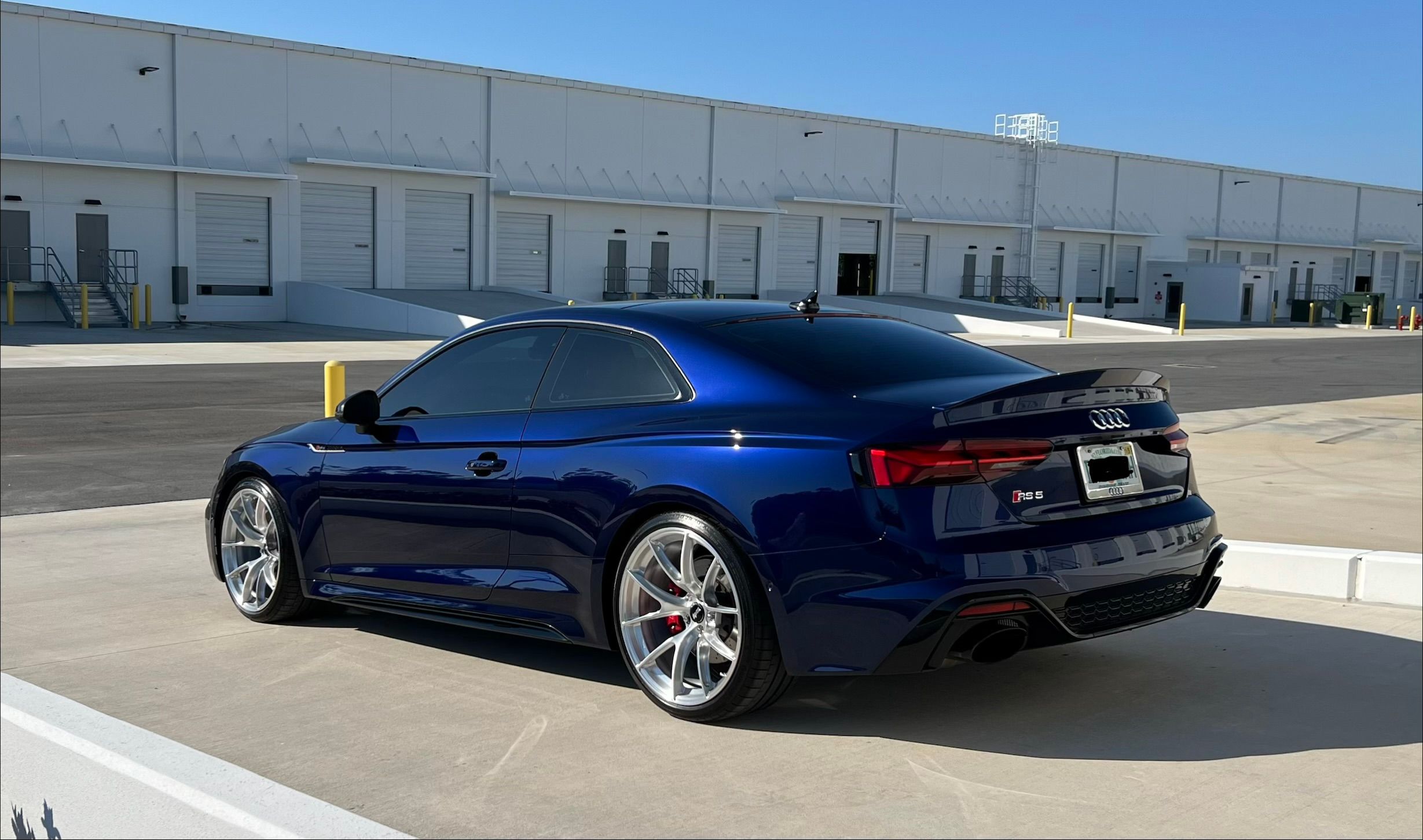 Blue Audi B9 RS 5 Coupe with 20" VS-5RS Apex wheels in Brushed Clear