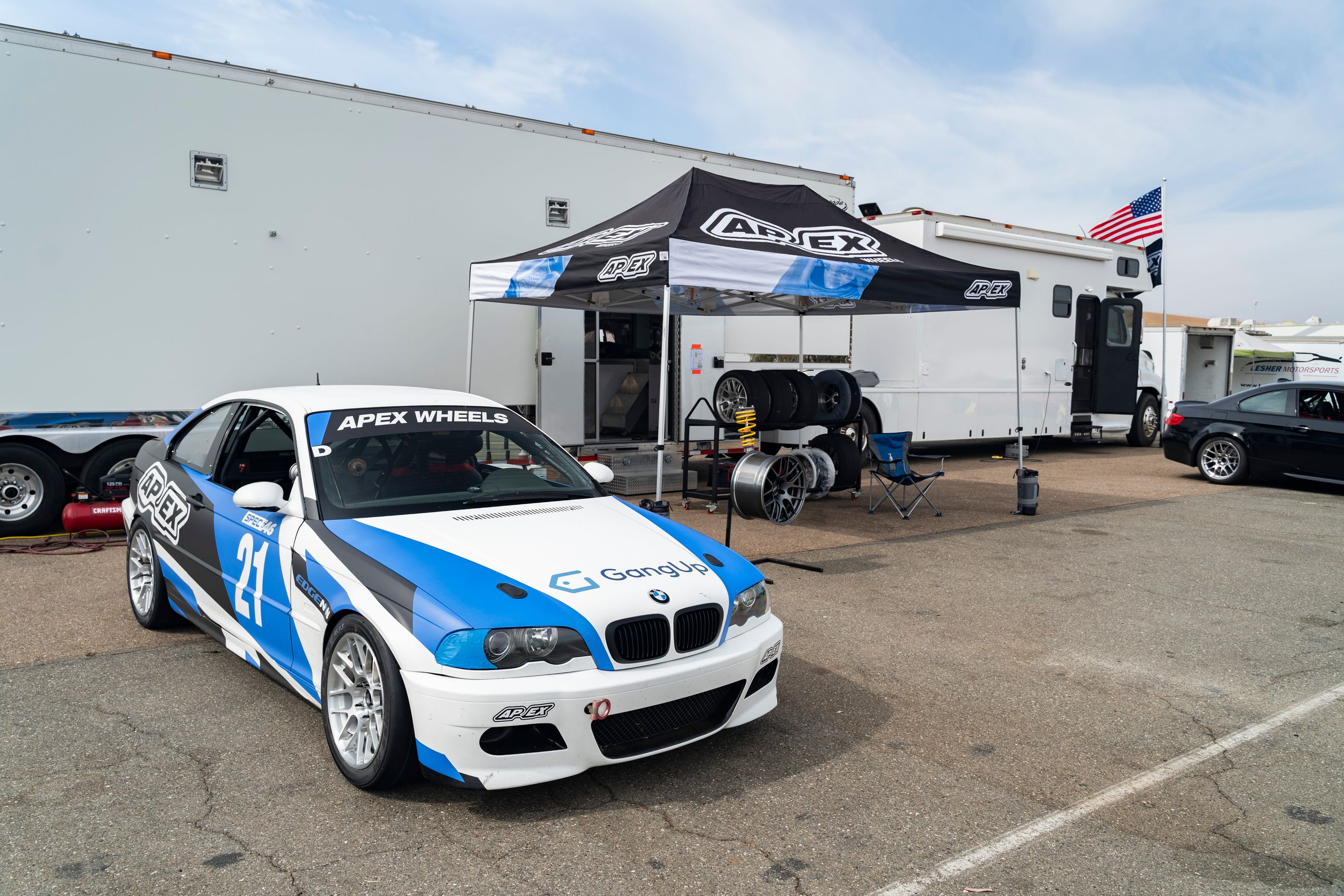 Race Livery BMW Spec E46 with 17" ARC-8R Apex wheels in Brushed Clear