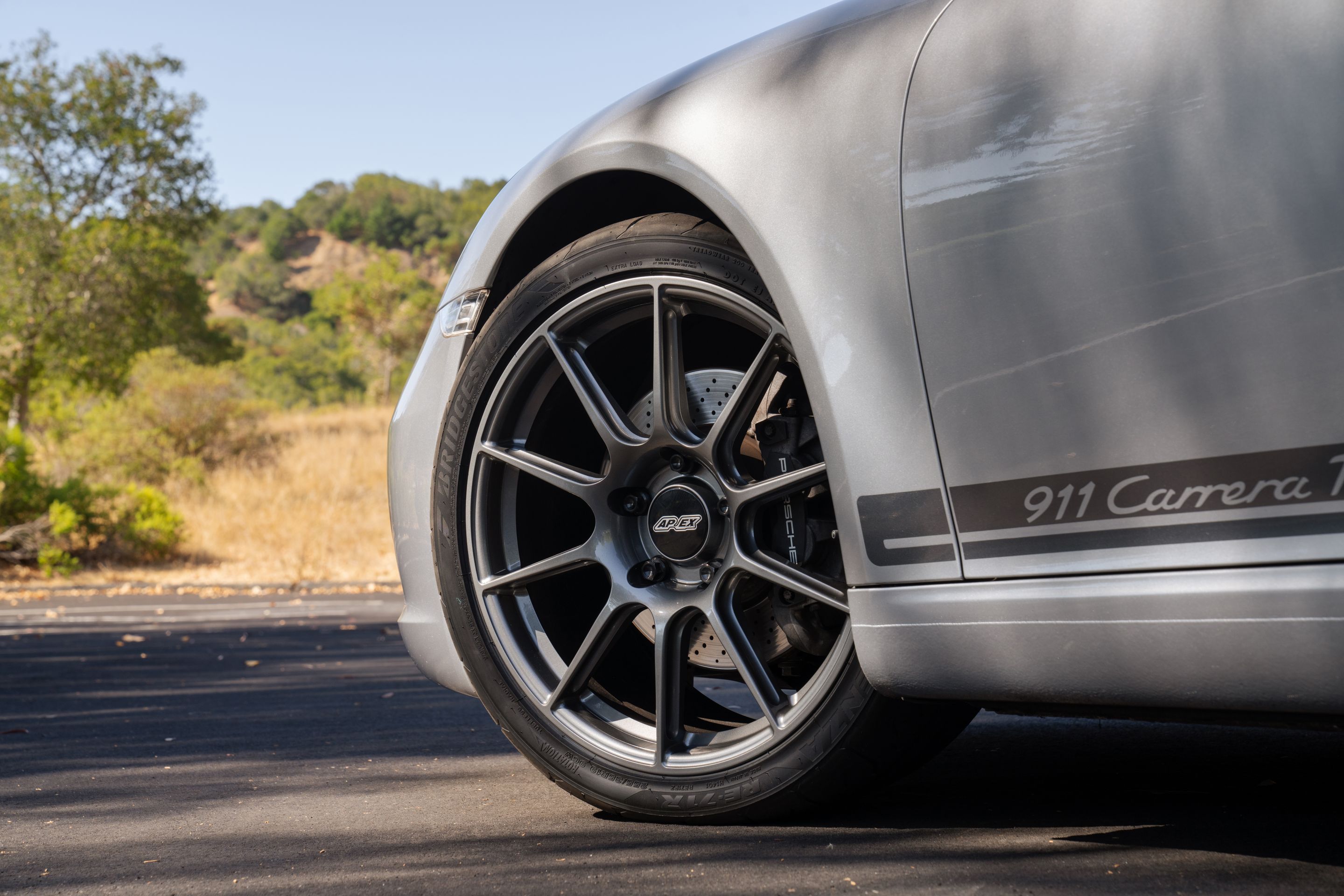 Silver Porsche 911 991.2 Carrera T with 19" SM-10 Apex wheels in Anthracite