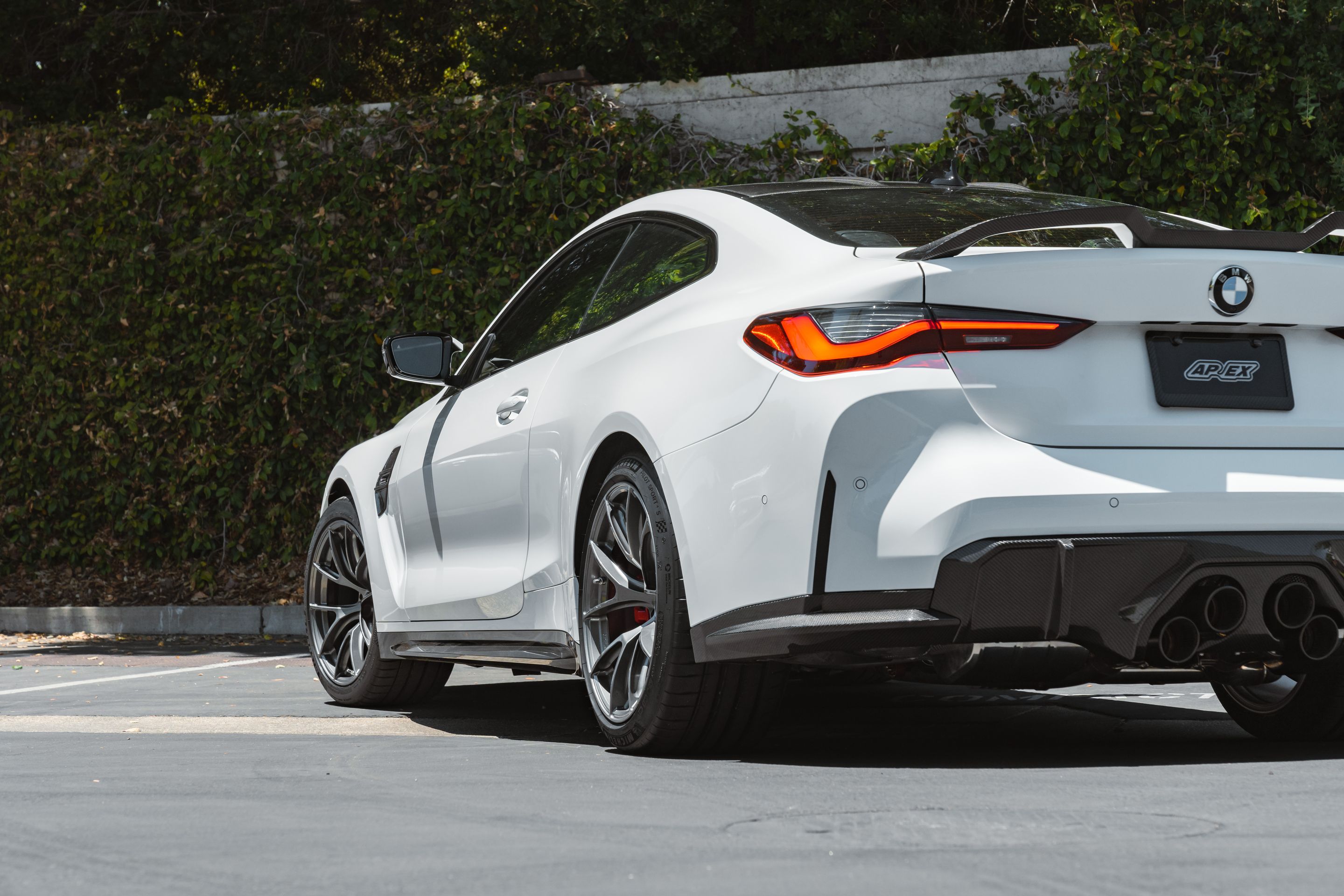 White BMW G82 Coupe M4 with 19" VS-5RS Apex wheels in Anthracite