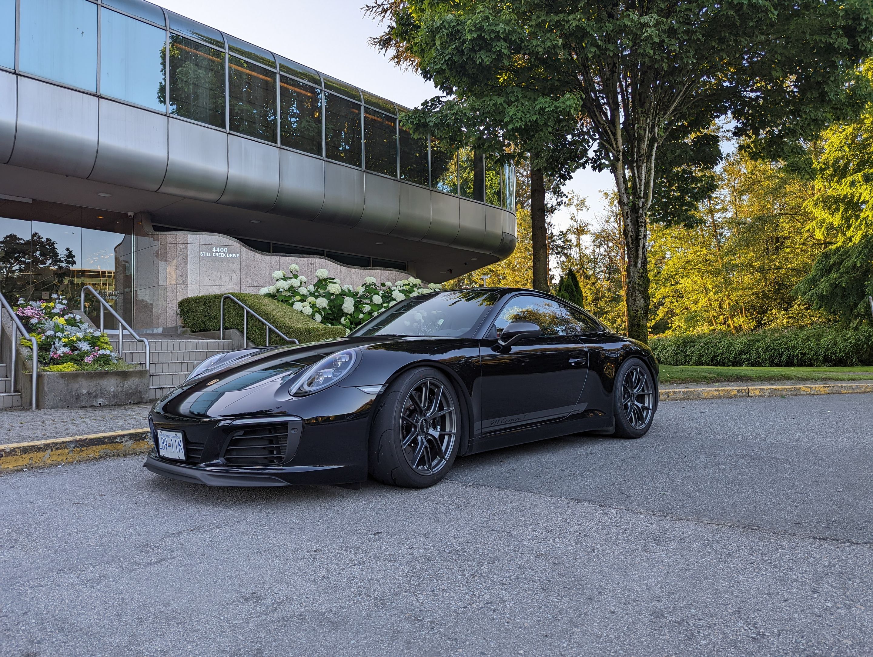 Black Porsche 911 991.2 Carrera T with 19" VS-5RS Apex wheels in Anthracite