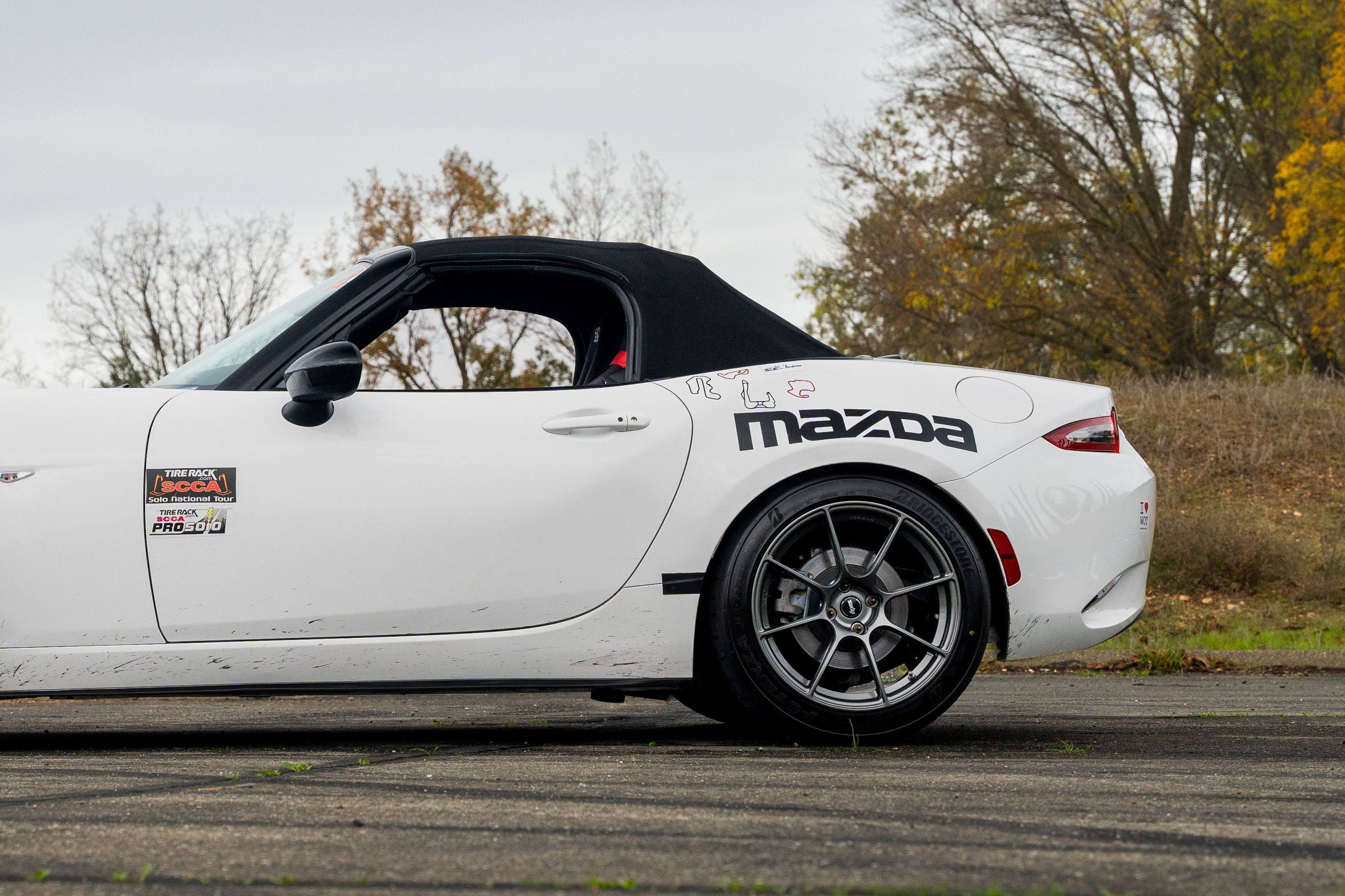 White Mazda ND MX-5 Miata with 17" SM-8RS Apex wheels in Anthracite
