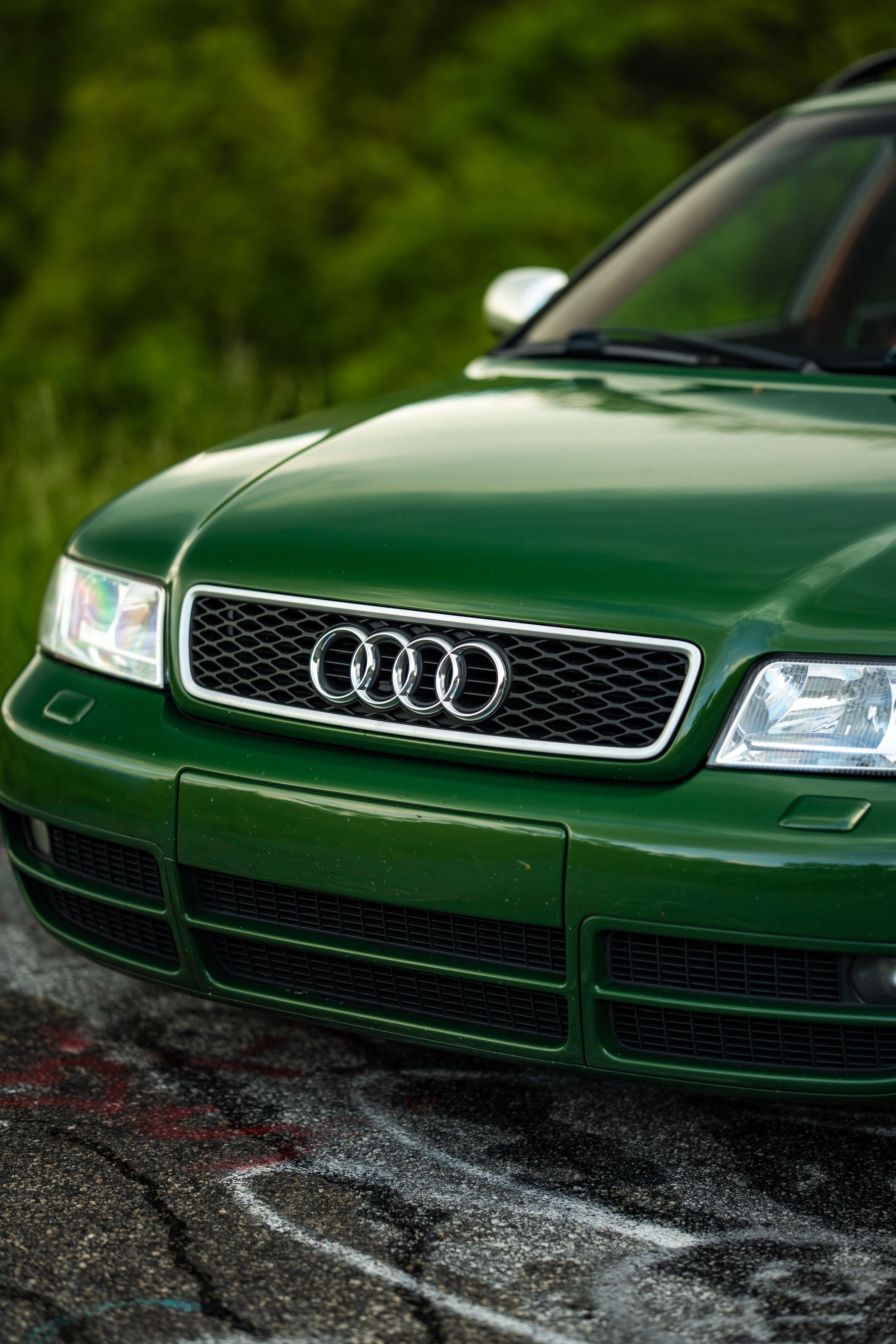 Green Audi B5 S4 Avant/Wagon with 18" ML-10RT Apex wheels in Machined Lip Gloss Motorsport Gold