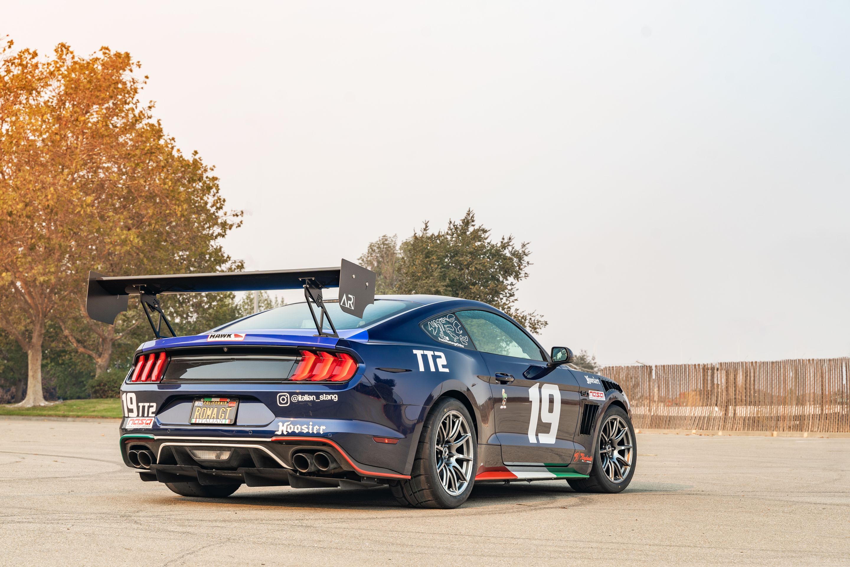Blue Ford S550 Mustang GT with 18" SM-10 Apex wheels in Anthracite
