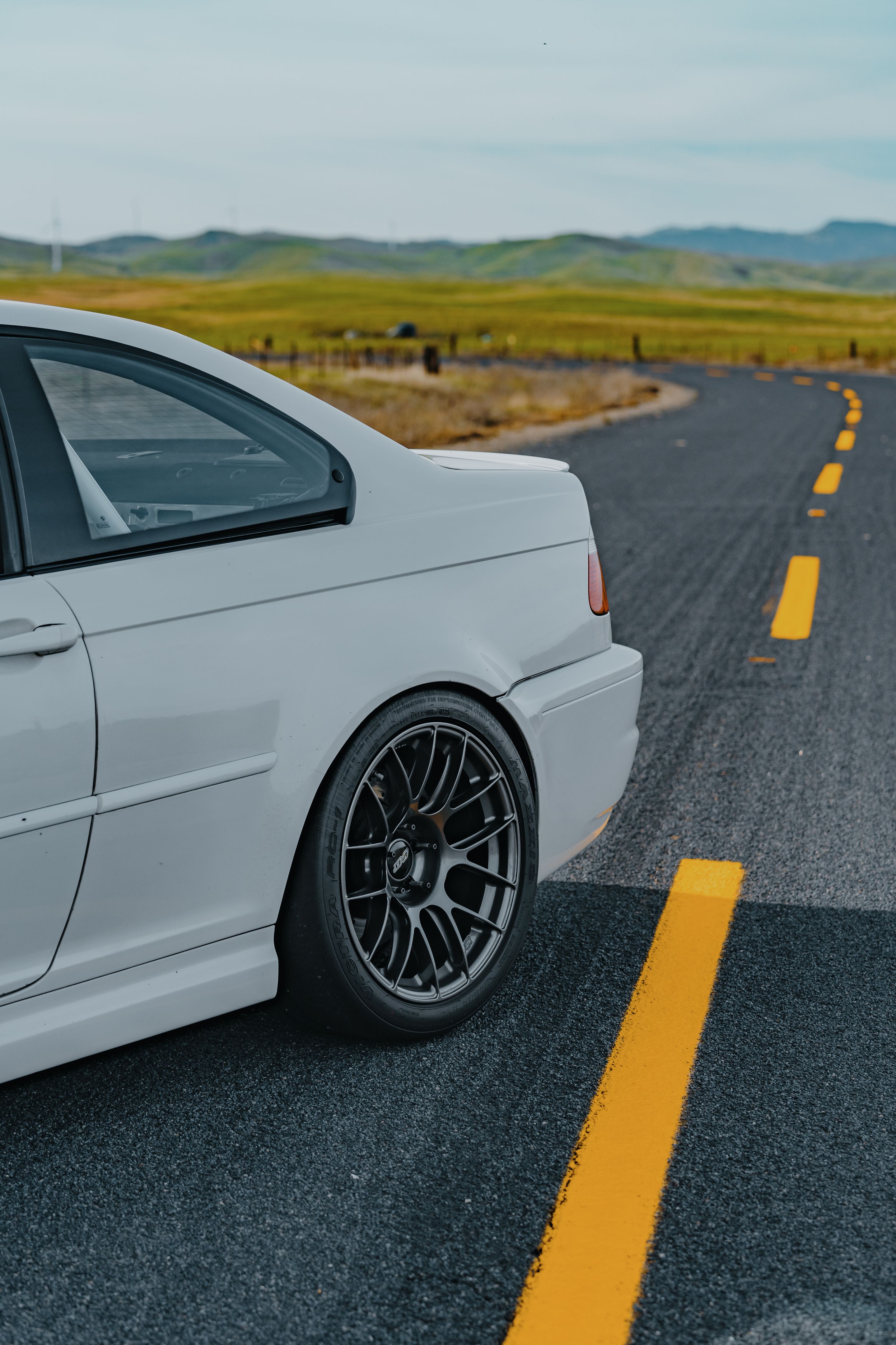 White BMW E46 M3 with 18" EC-7RS Apex wheels in Anthracite