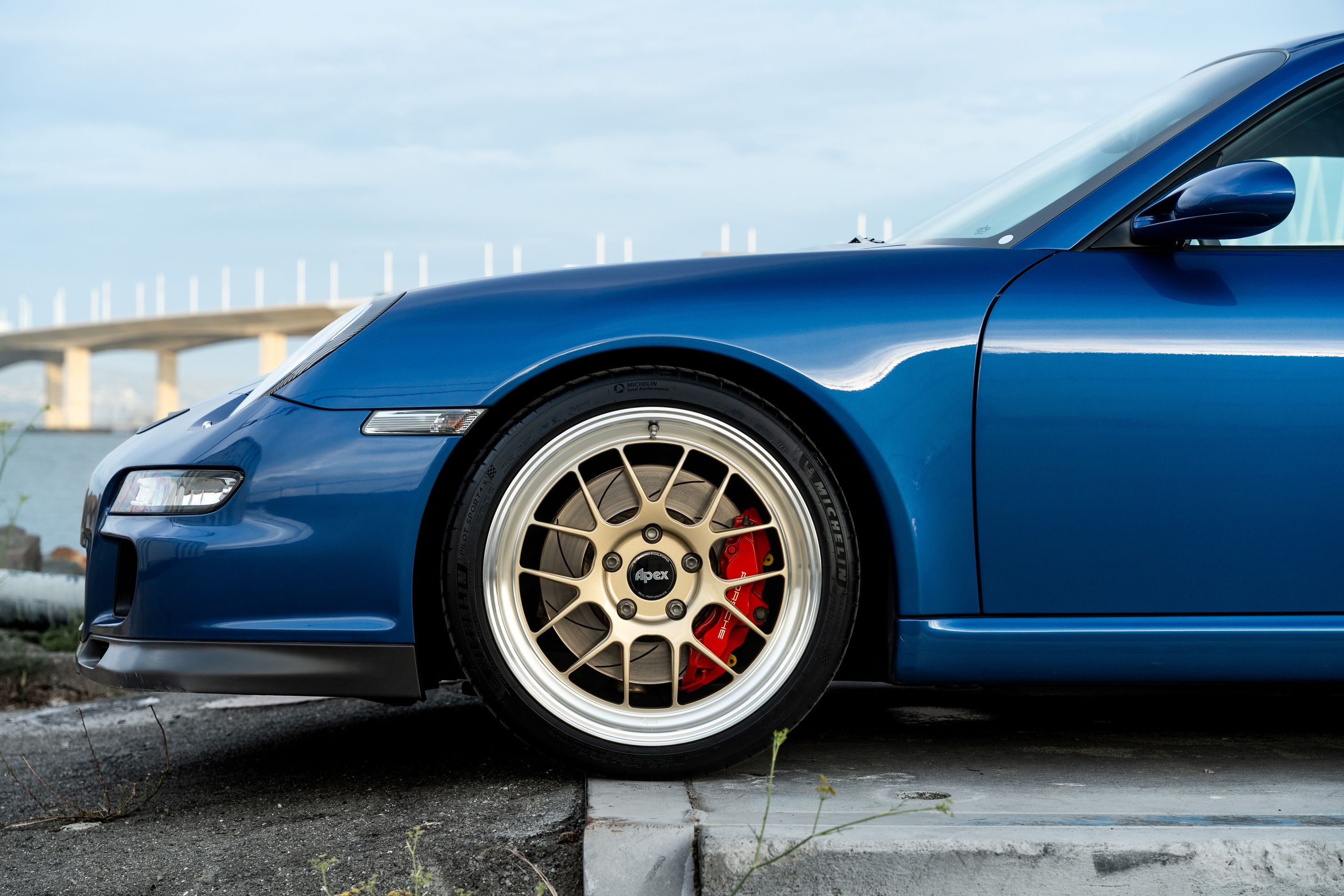 Blue Porsche 911 997 GT3 with 19" TEST-M Apex wheels in Machined Lip Gloss Motorsport Gold