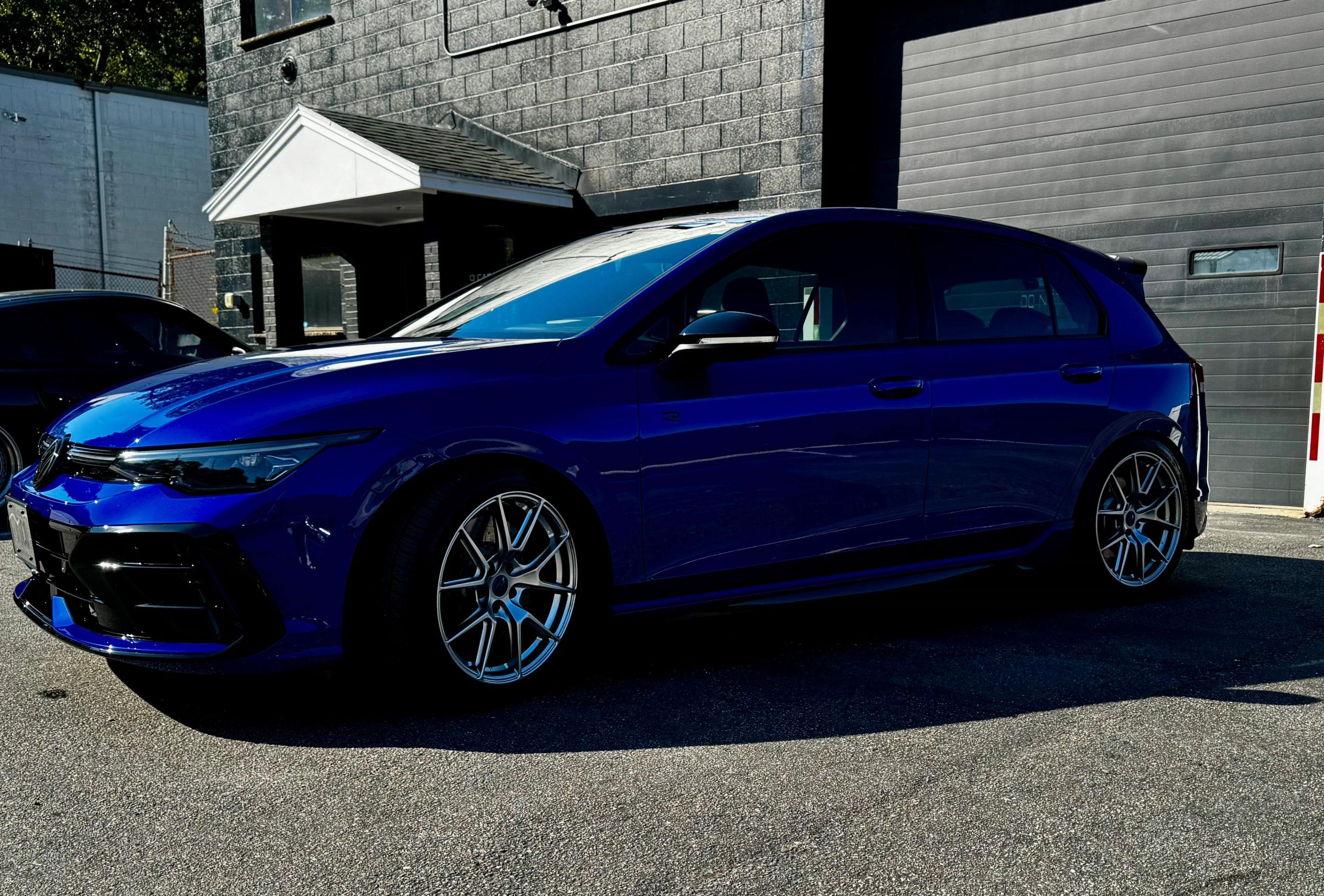 Blue VW MK8 Golf R with 18" VS-5 Apex wheels in Hyper Black