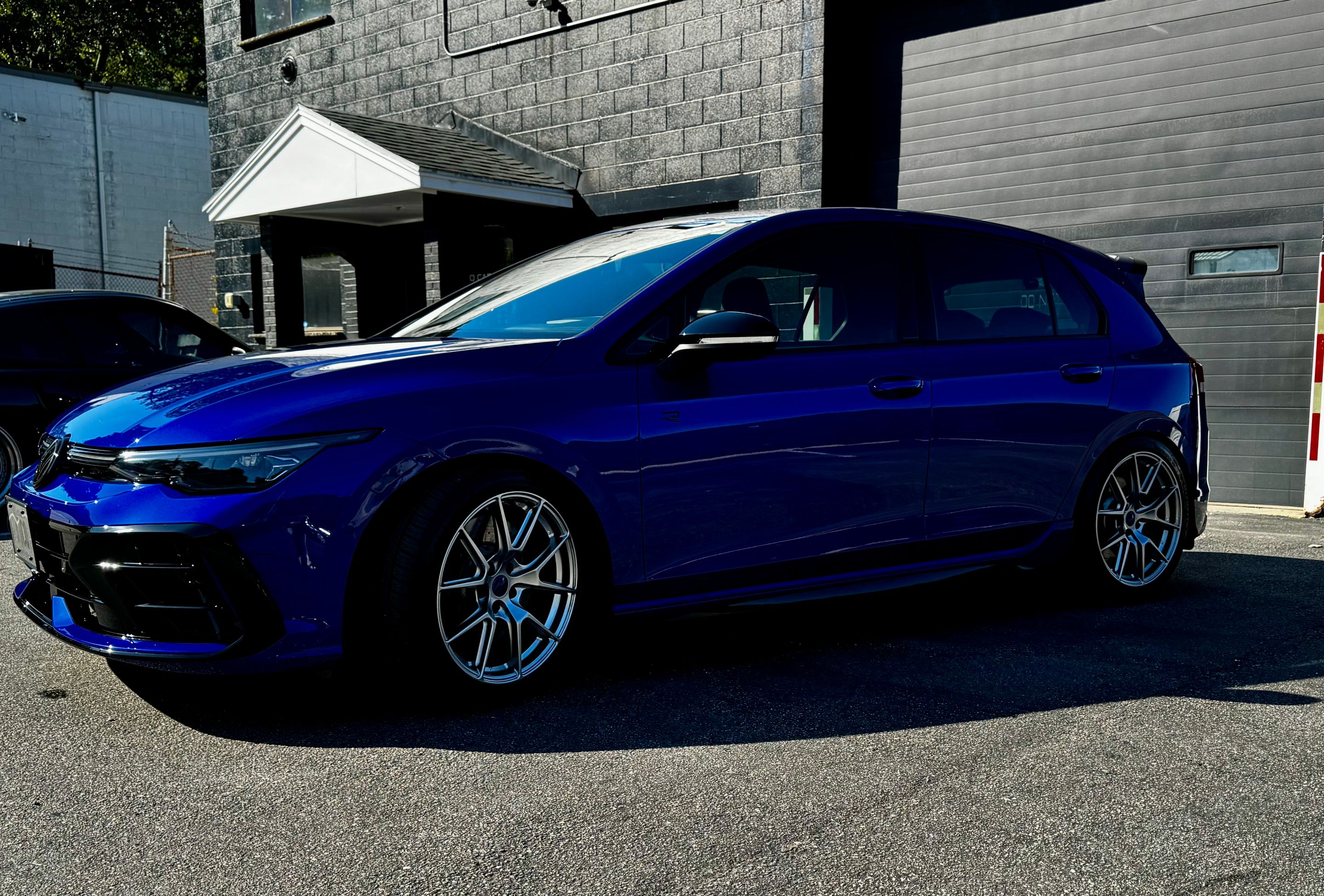 Blue VW MK8 Golf R with 18" VS-5 Apex wheels in Hyper Black