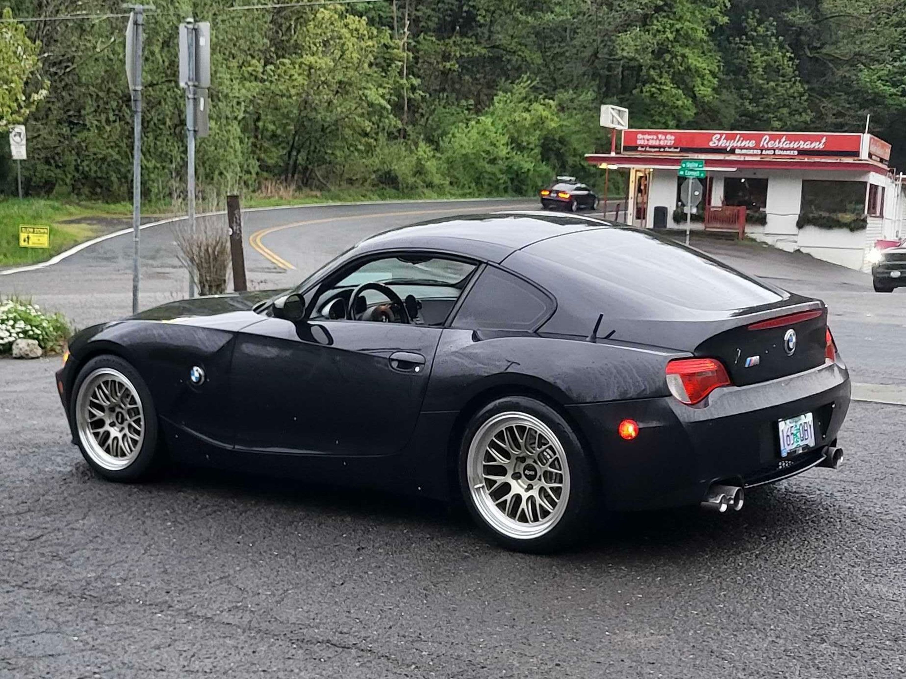 Black BMW E86 Coupe Z4 M with 18" ML-10RT Apex wheels in Machined Lip Gloss Motorsport Gold