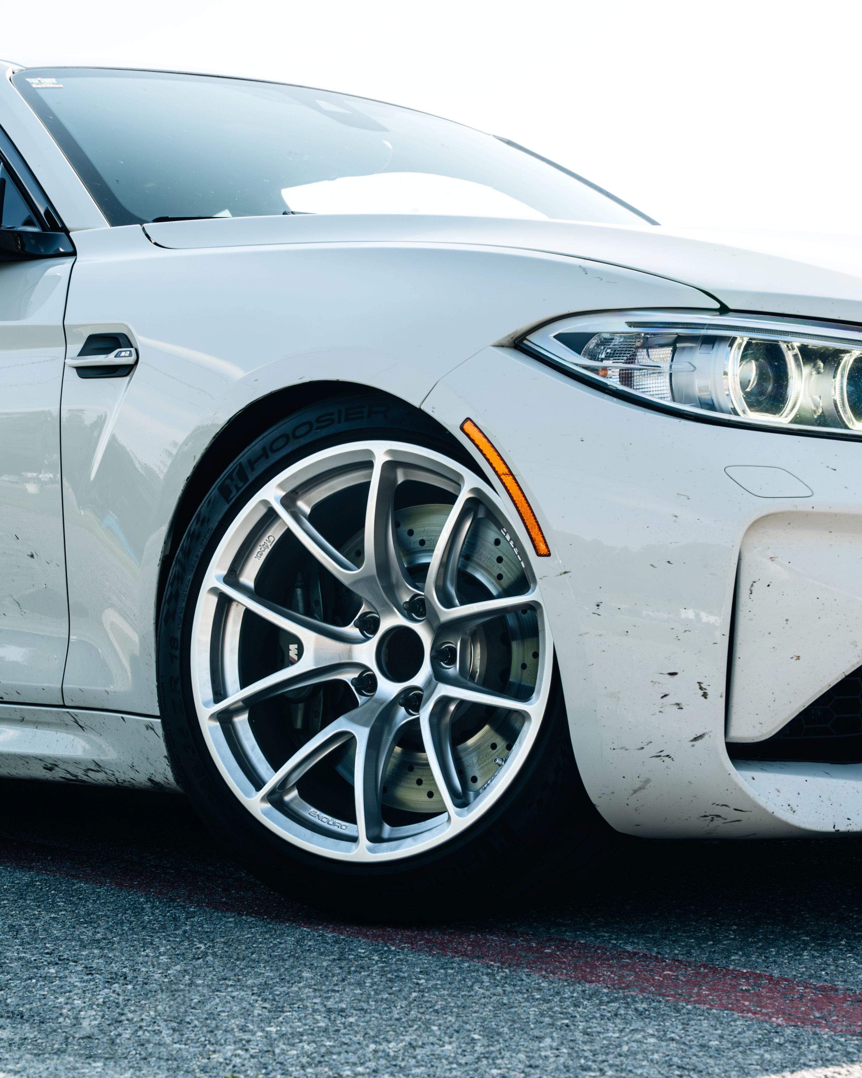 White BMW F87 M2 with 18" VS-5RE Apex wheels in Anthracite